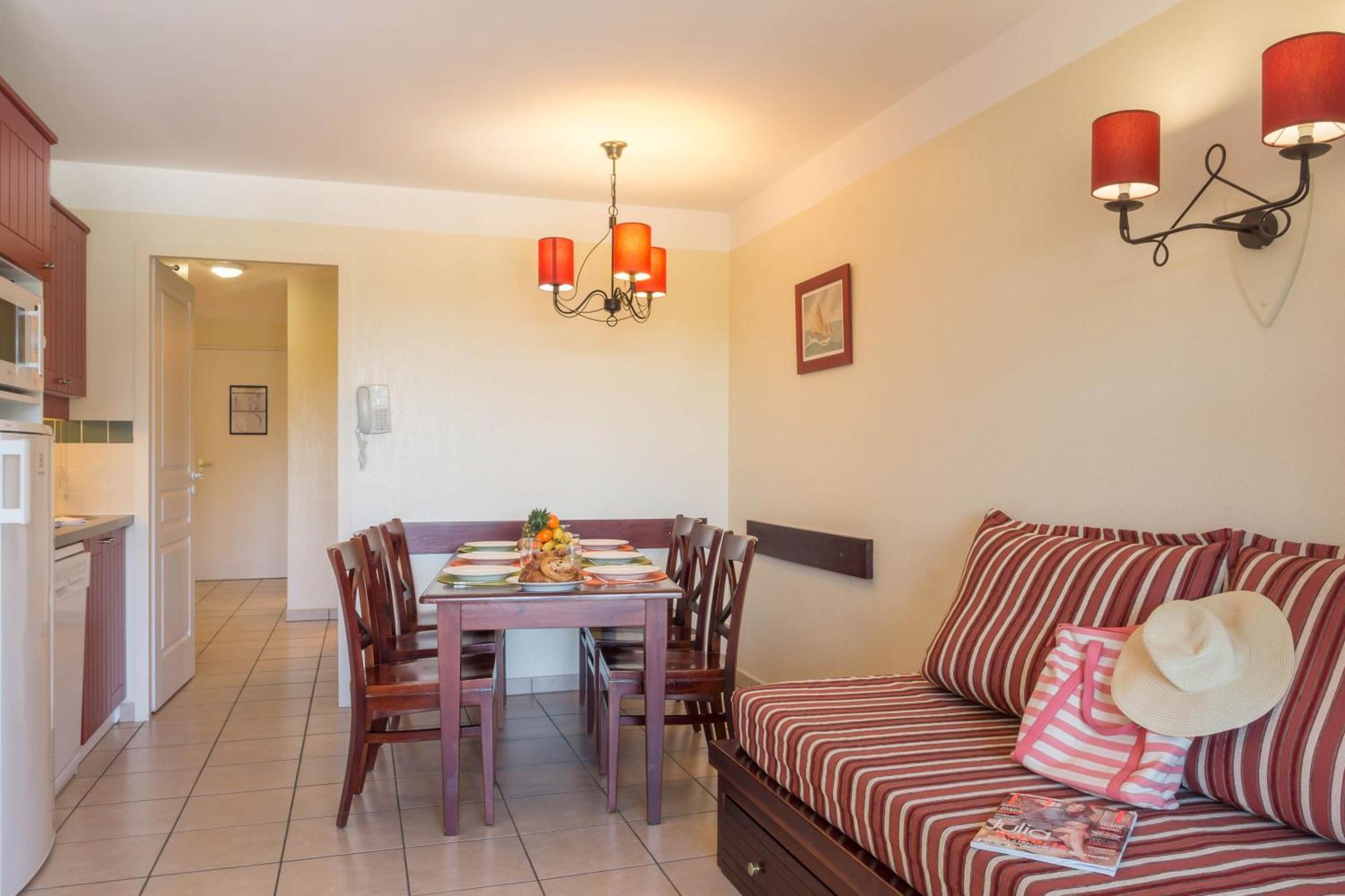 One-Bedroom Apartment Sleeping Alcove Terrace or Balcony