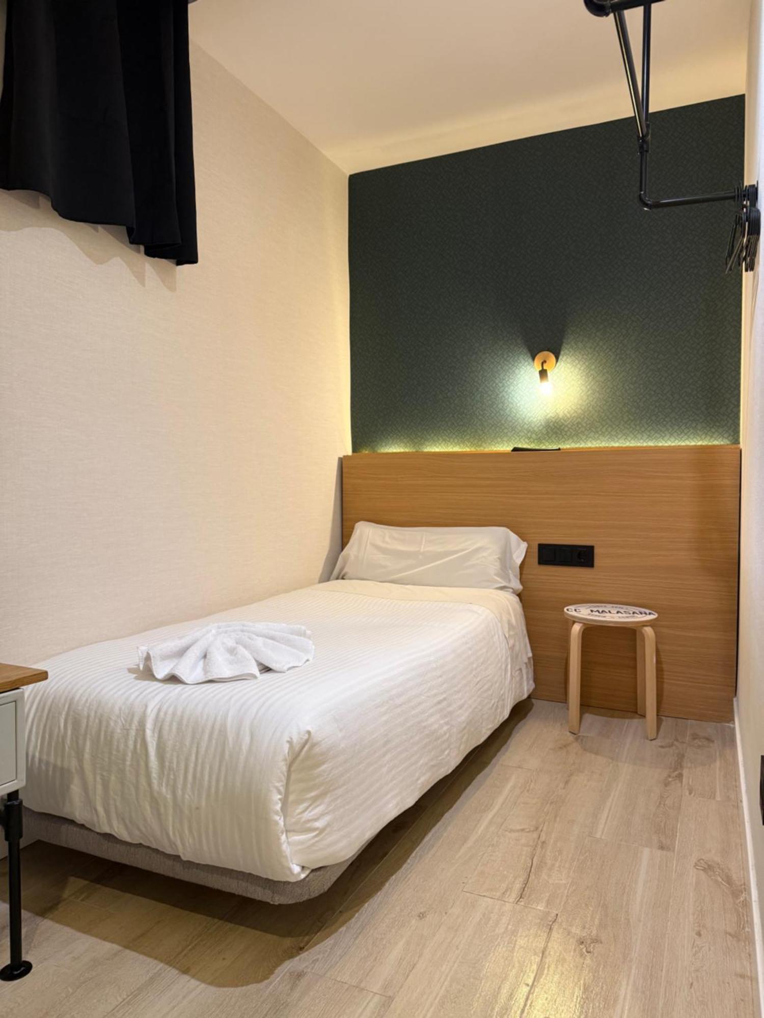 Small Economy Single Room Private Bathroom