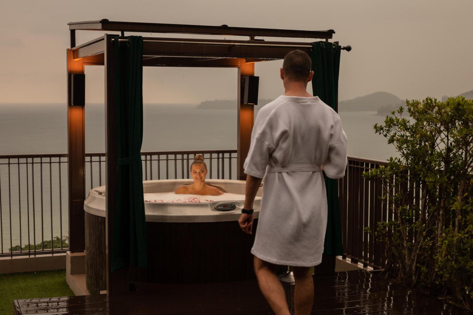 Chambre Lit King-Size avec Baignoire Spa et Terrasse