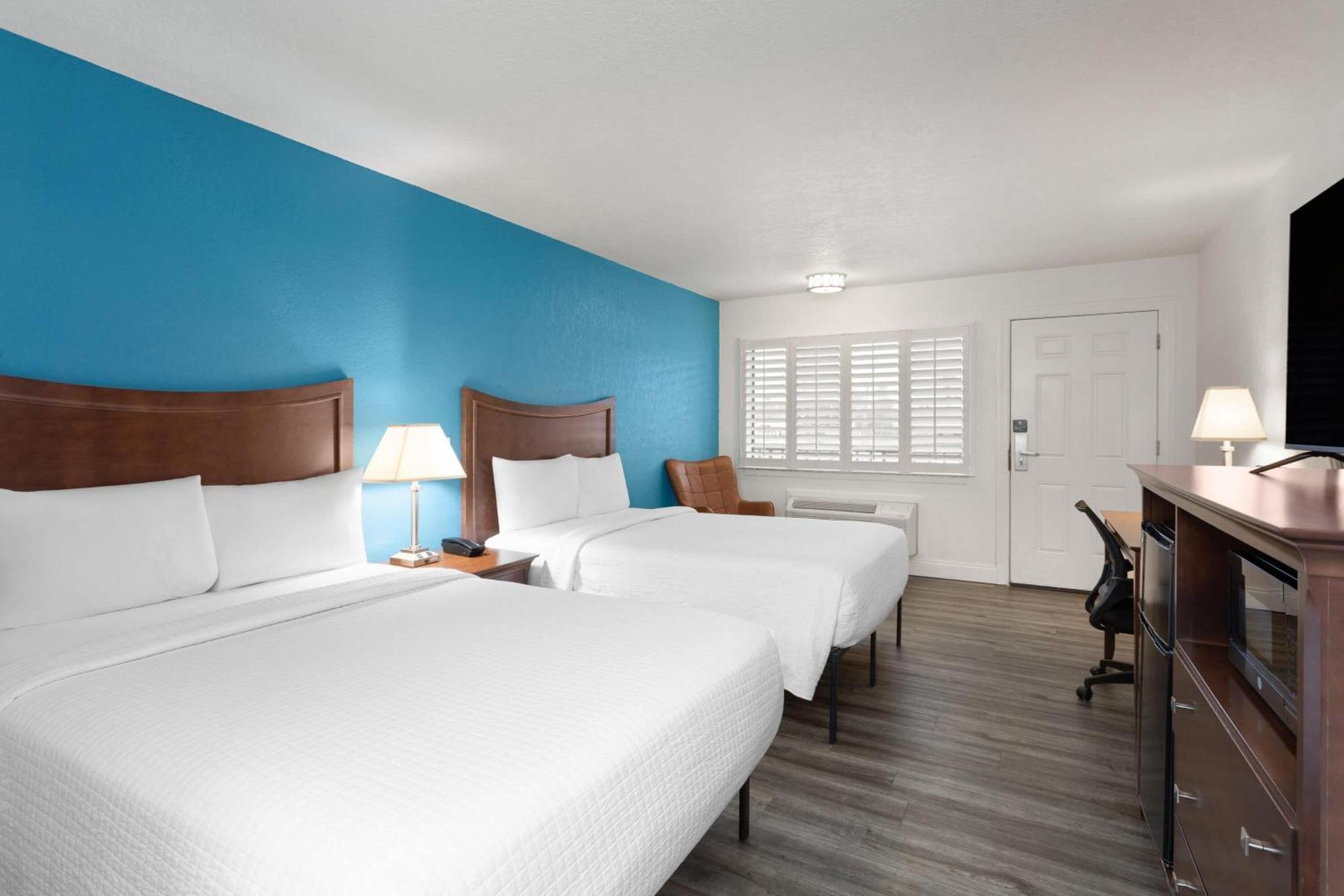 Deluxe Double Room Two Double Beds Non-Smoking