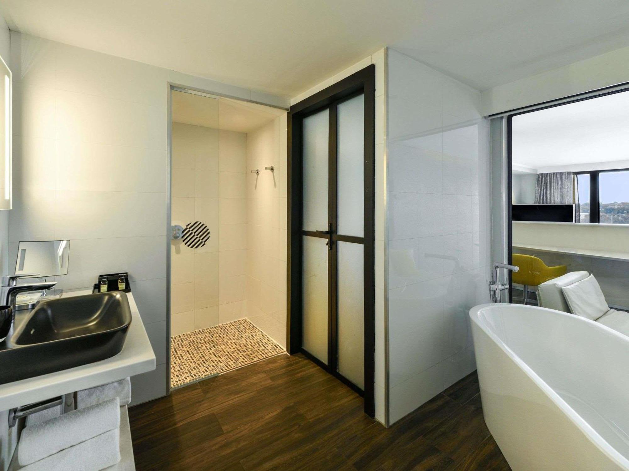 Deluxe Corner King Room Balcony Lagoon View
