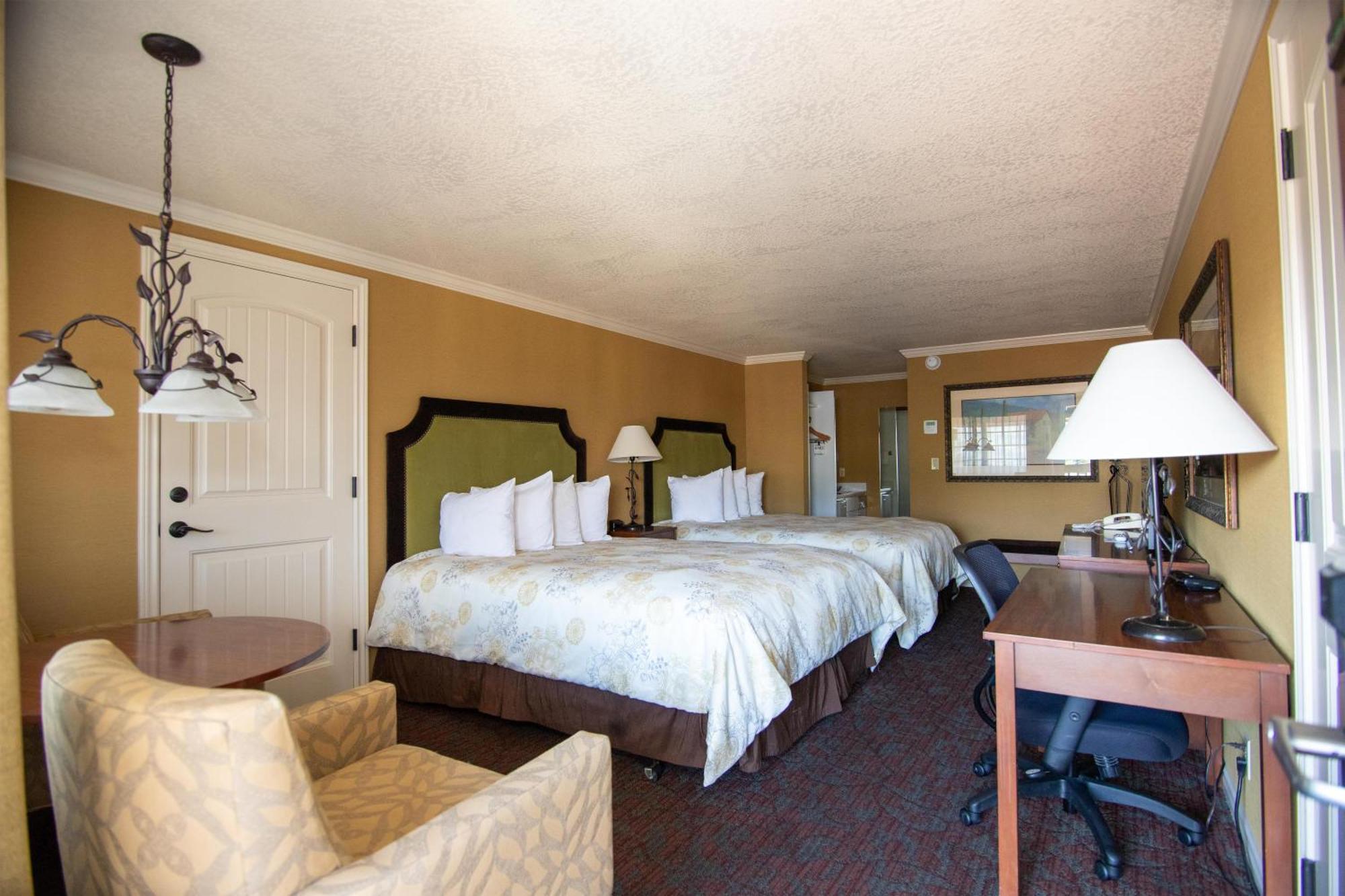 Queen Room Two Queen Beds Pet-friendly