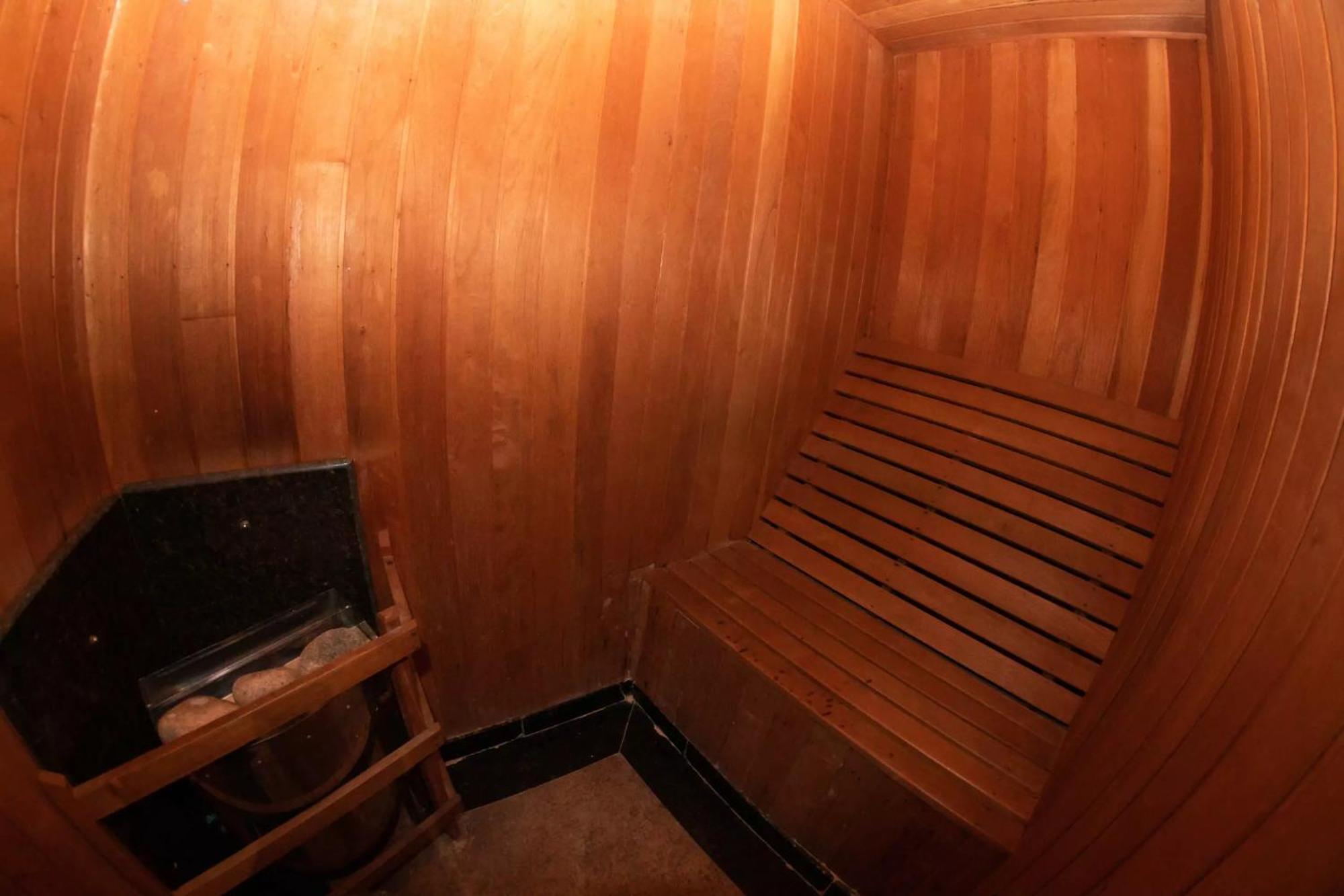 Deluxe Suite Spa Bath