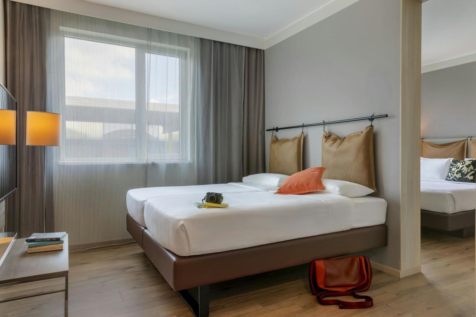 Moxy Extra Sleeper XL Large Room
