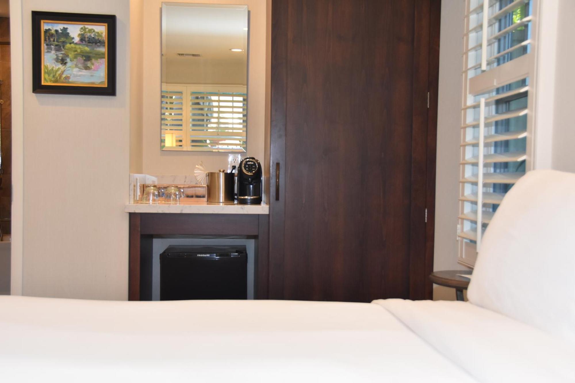 Executive King Accessible Room