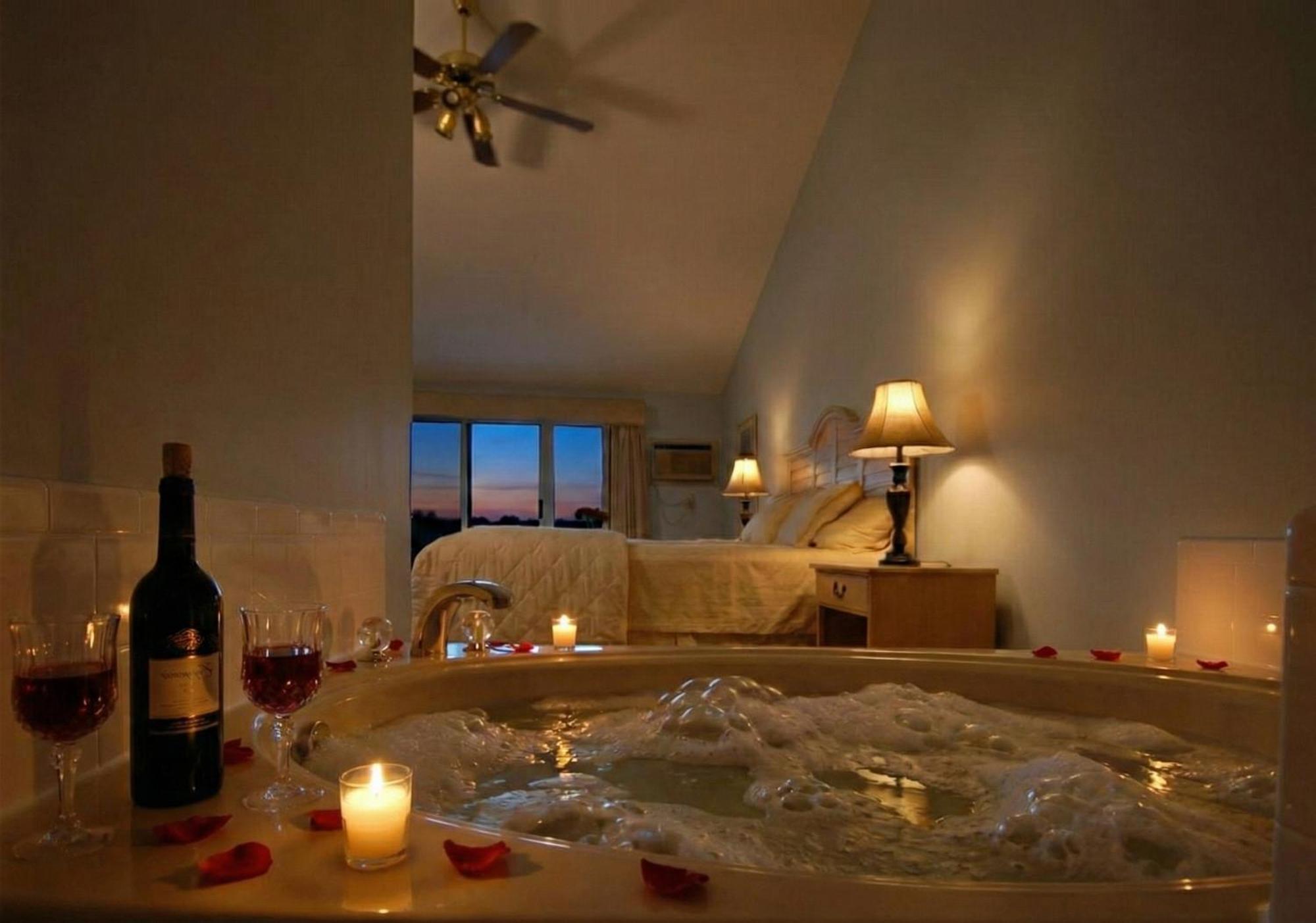 King Bed Bay View Spa Tub