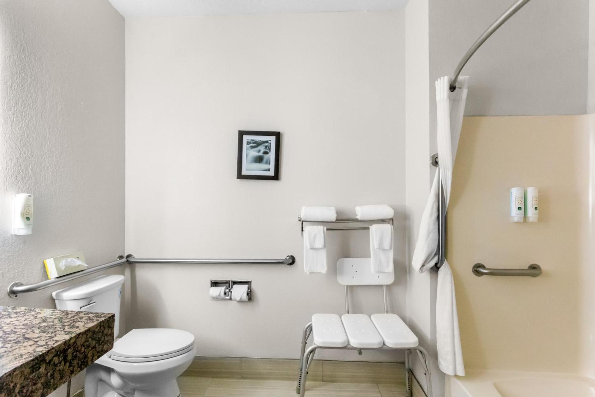 Queen Room Accessible or Nonsmoking