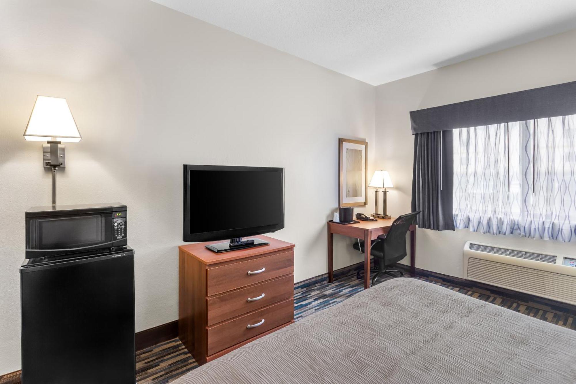 Queen Room Accessible or Nonsmoking