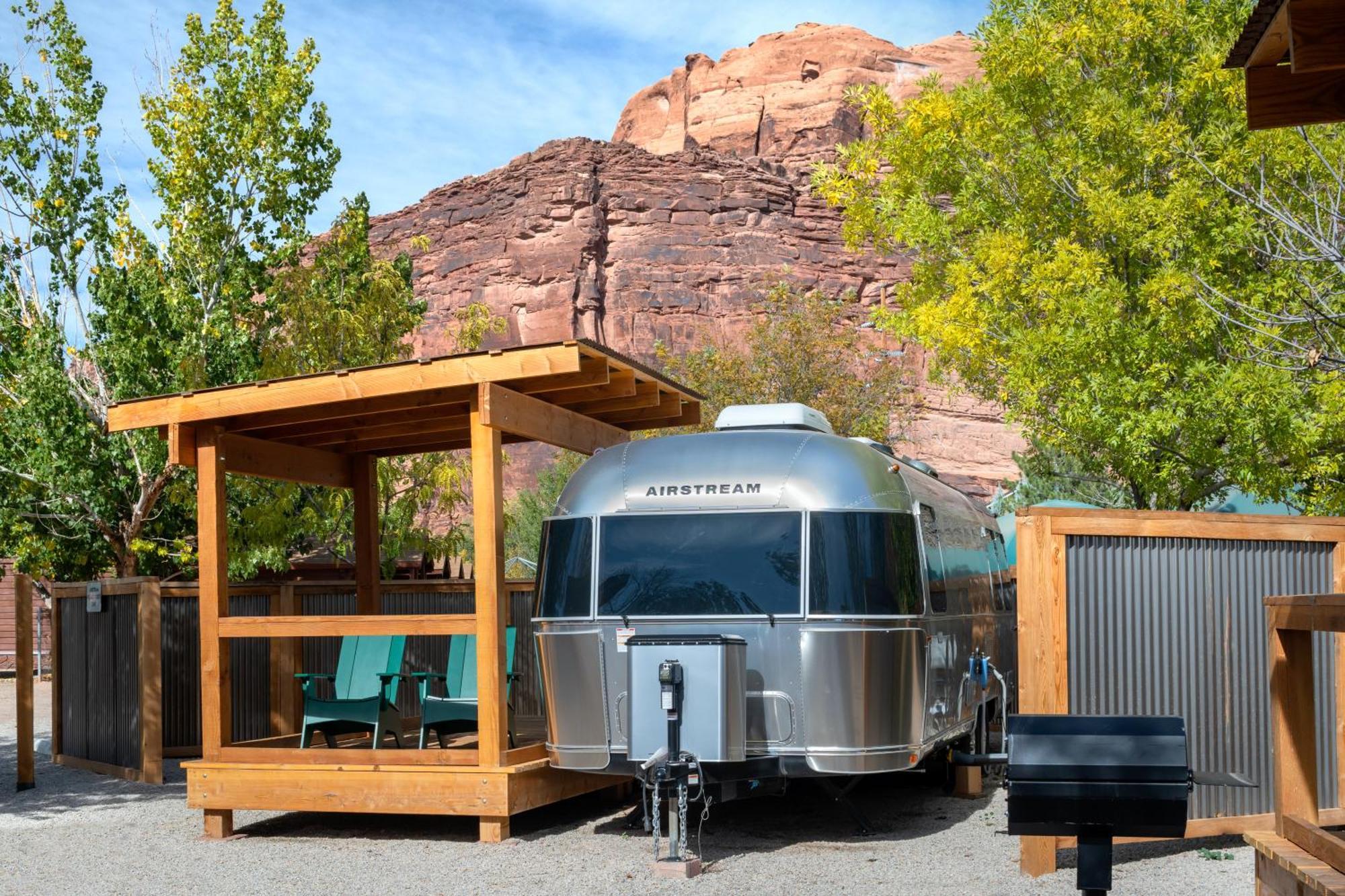 Airstream Rental w/ Short Queen,1742937547:JPEG