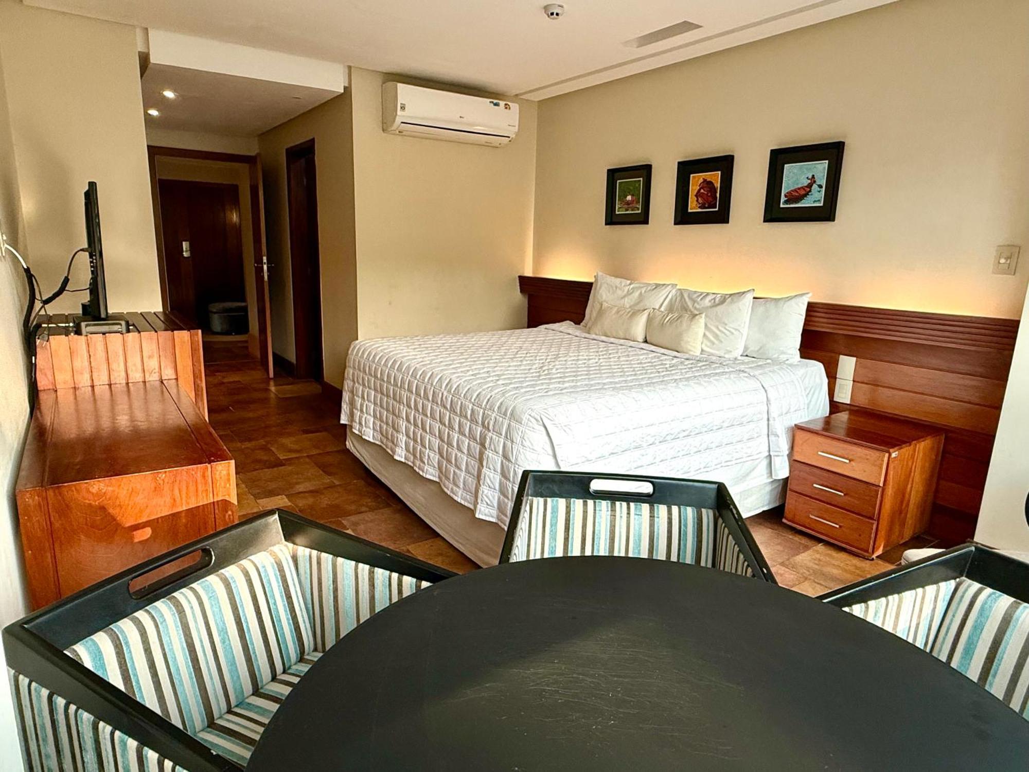 Suíte com Vista para a Piscina