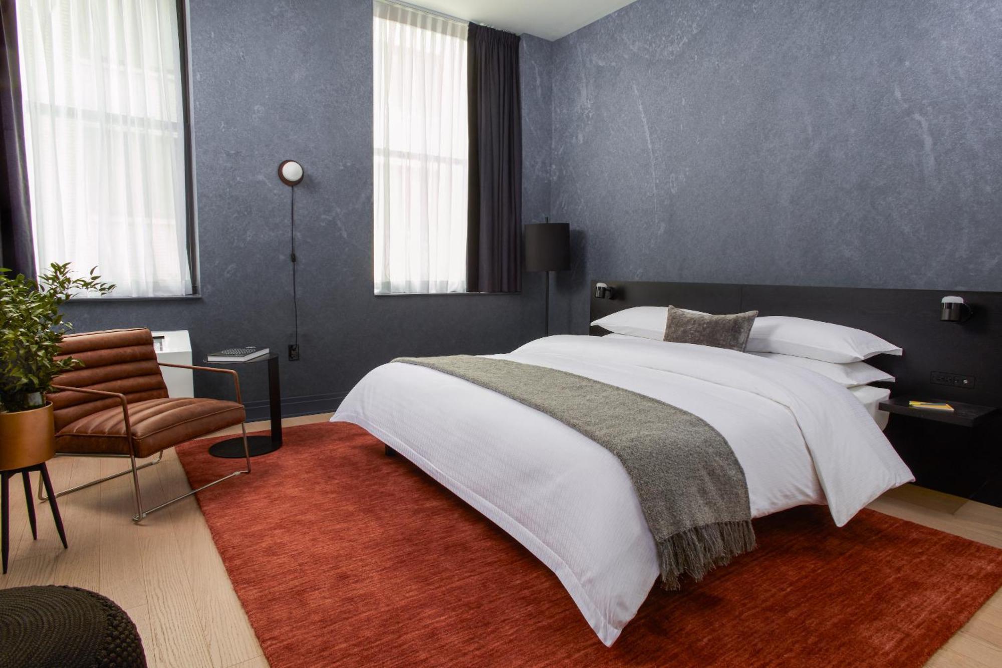 Deluxe King Studio 24 or 7 Front Desk