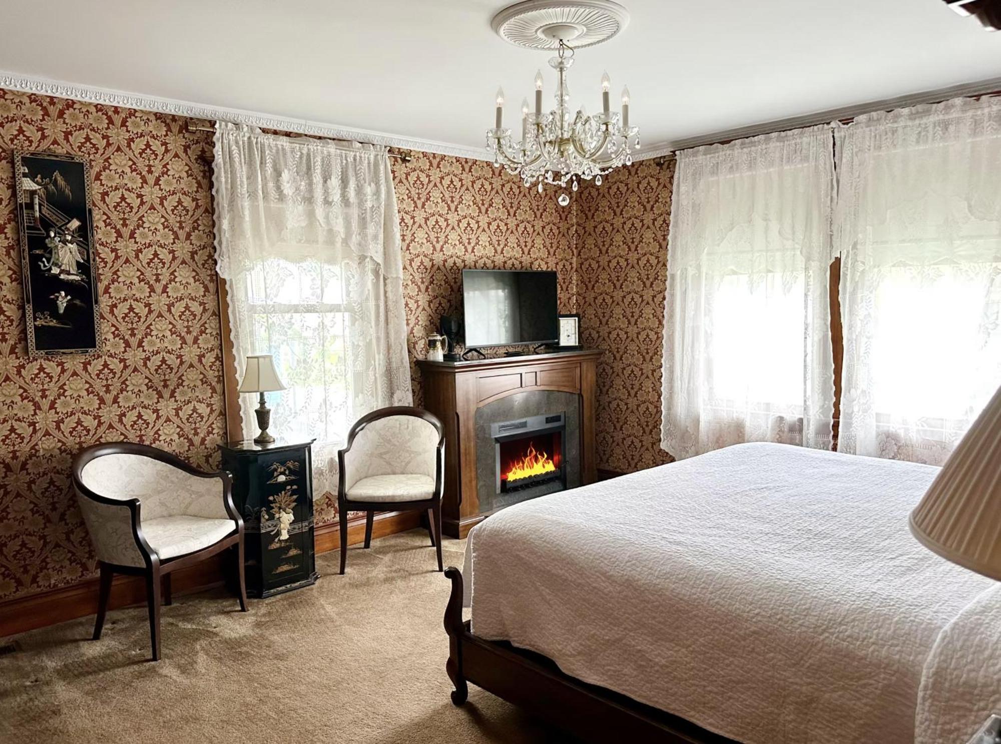 King Room Scarlet Maple