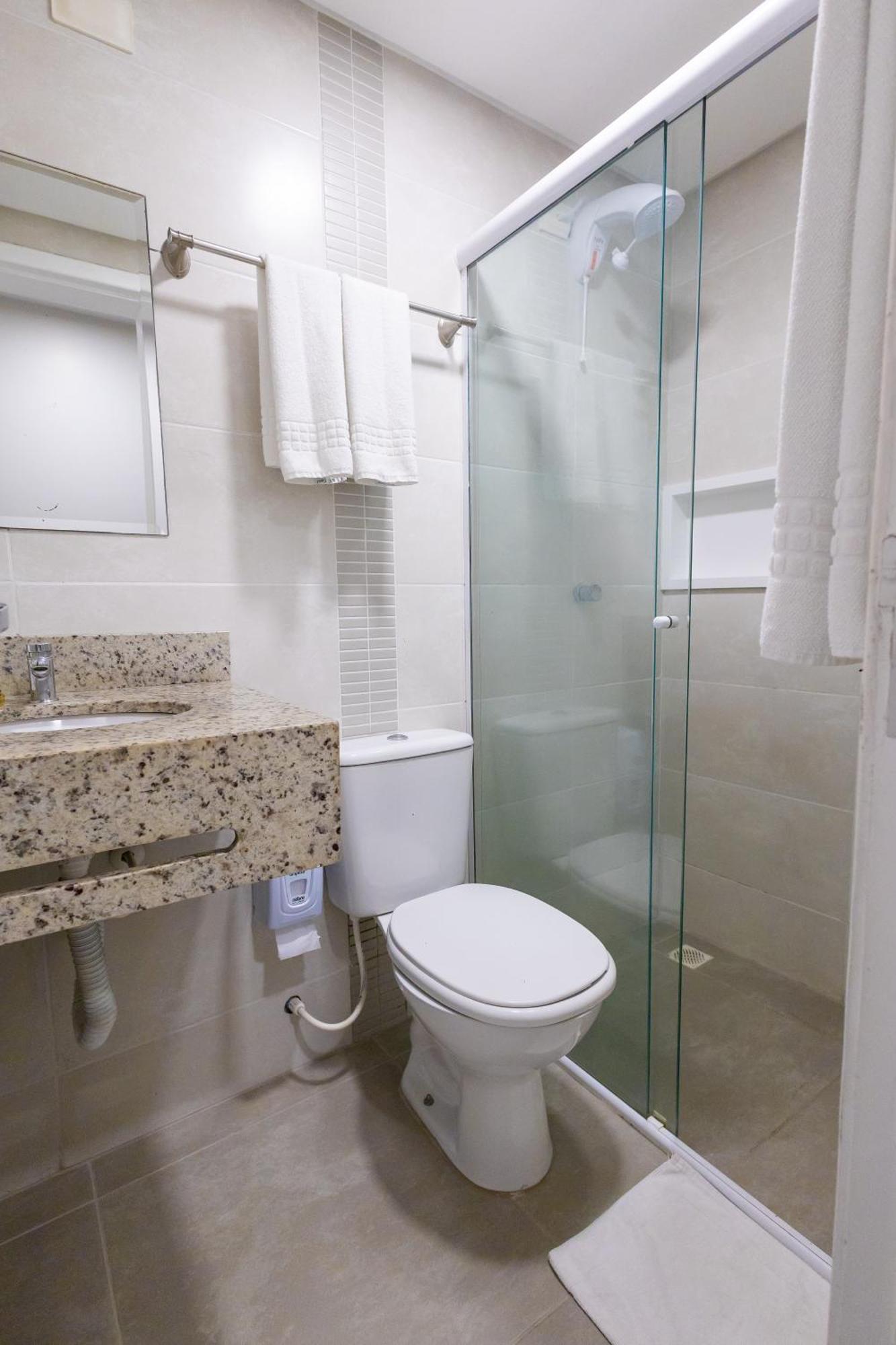 Quarto Econômico com 2 Camas de Solteiro