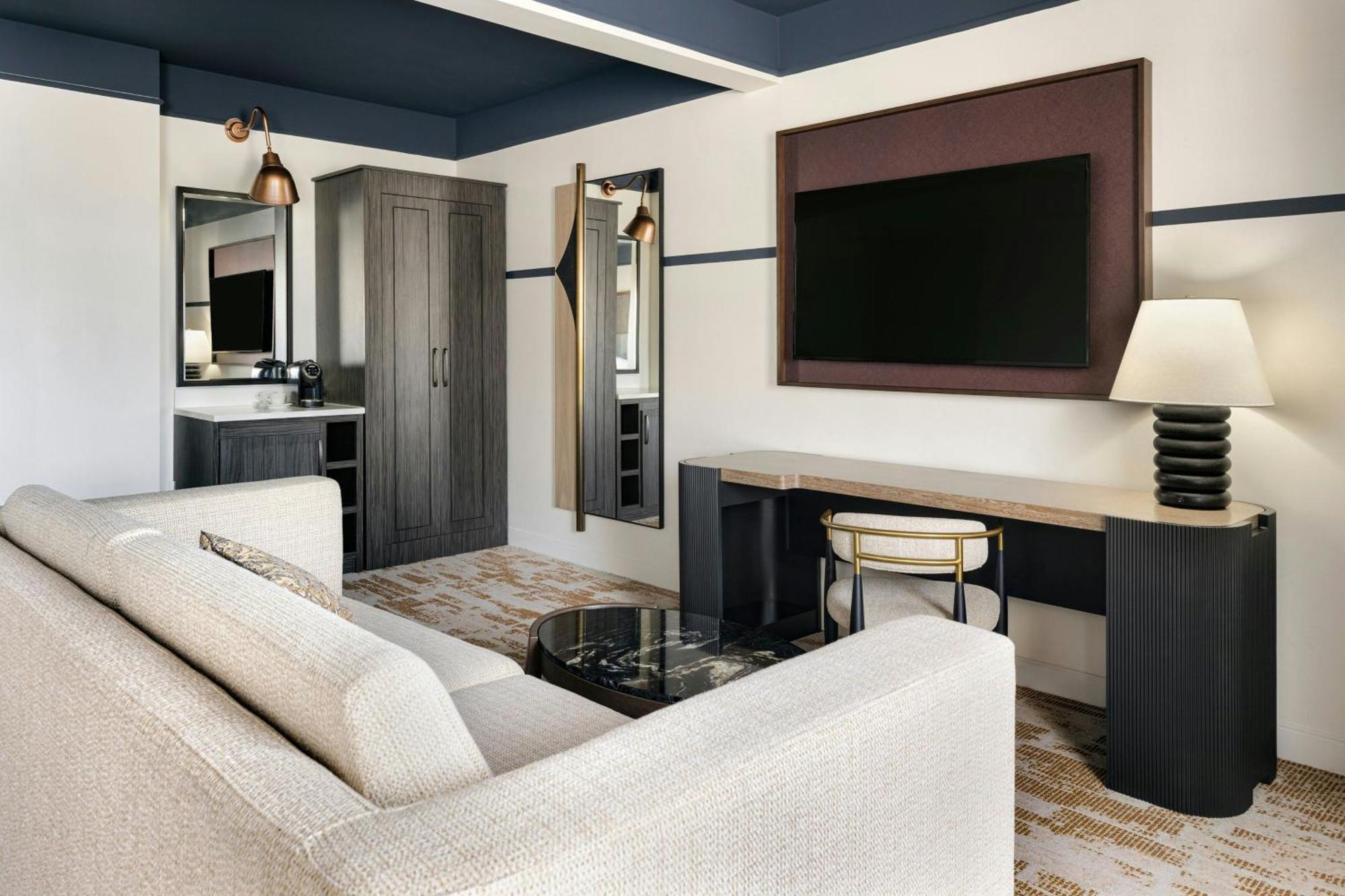 Junior King Suite
