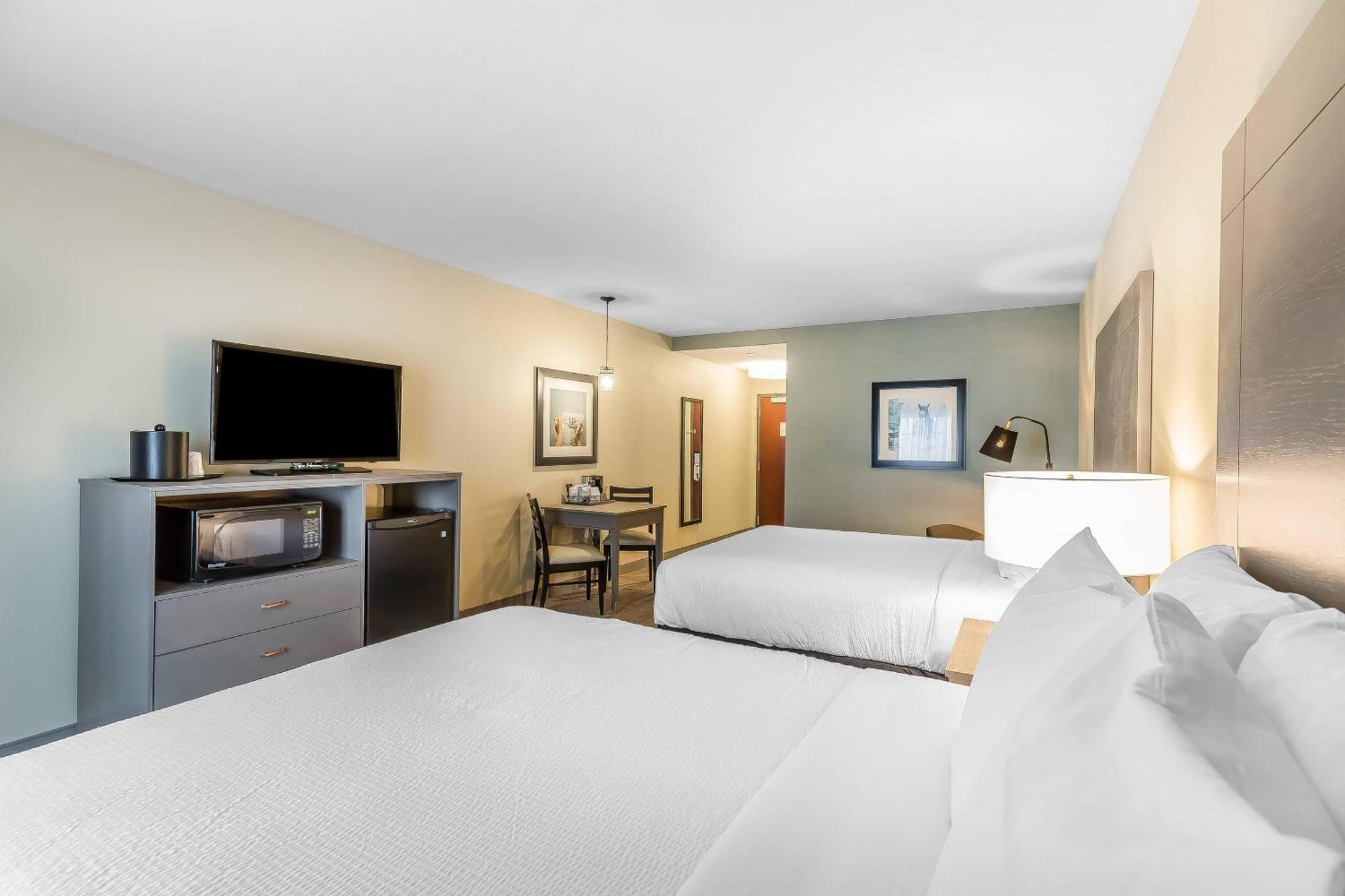 Queen Room with Two Queen Beds - Non-Smoking