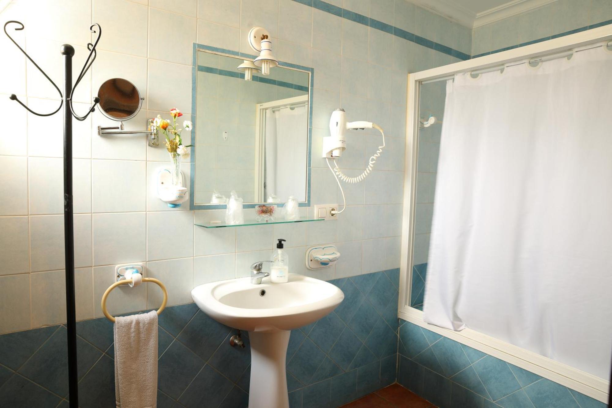Twin Room Private Bathroom