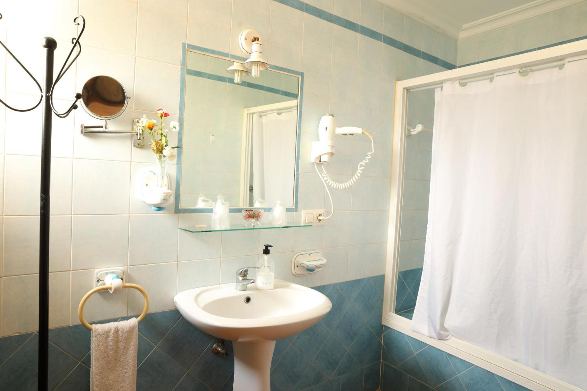 Twin Room Private Bathroom
