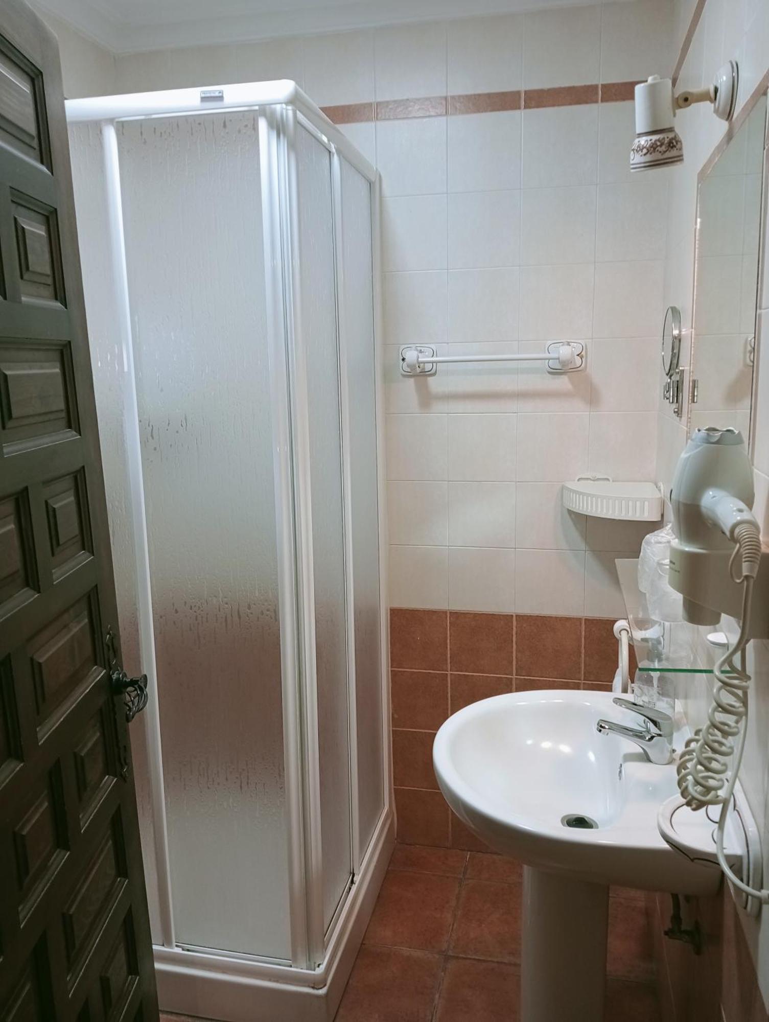 Twin Room Private Bathroom