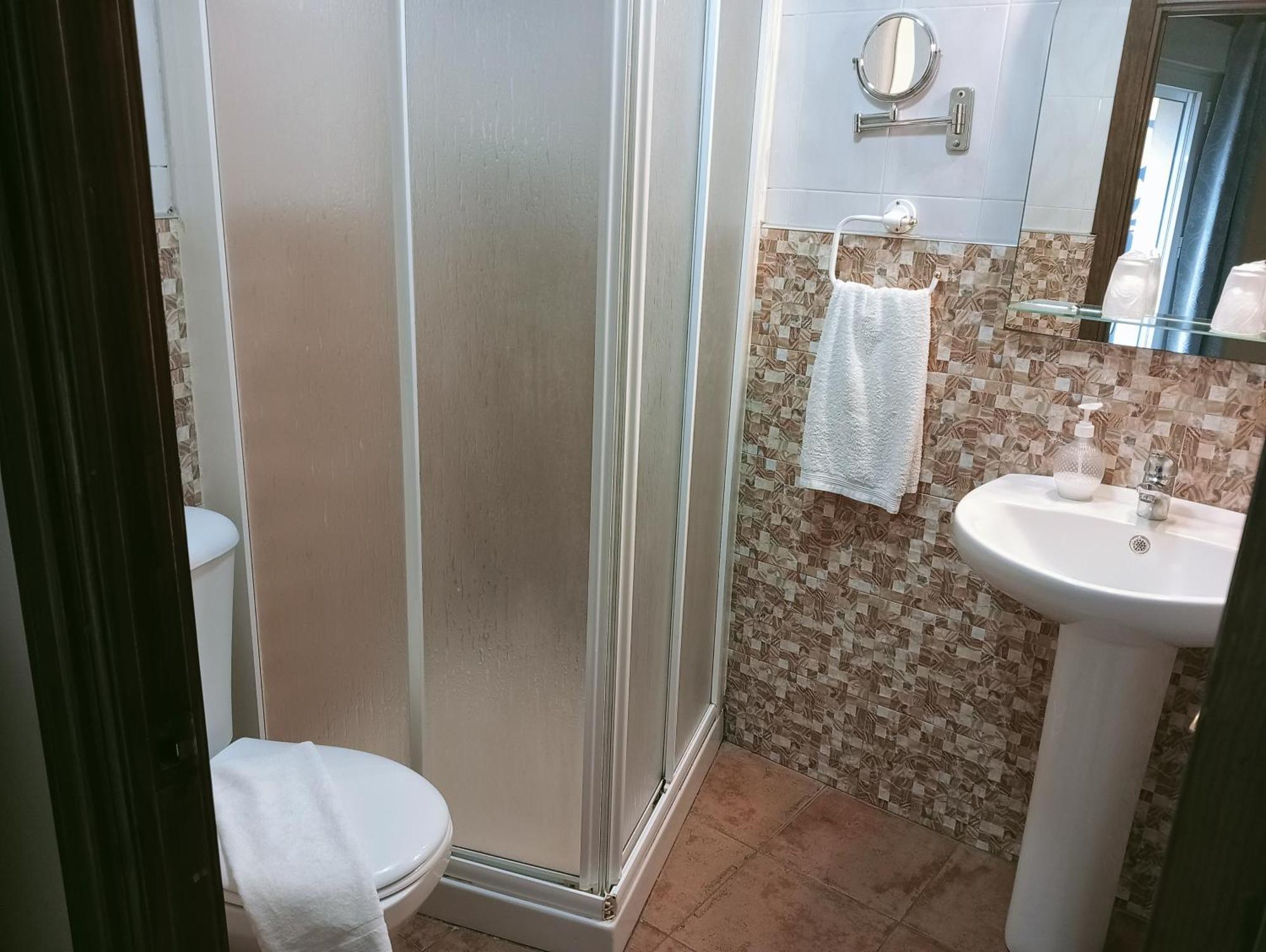 Twin Room Private Bathroom
