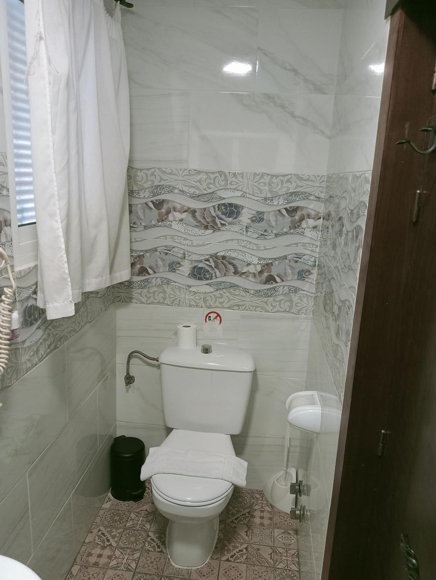 Single Room Private Bathroom