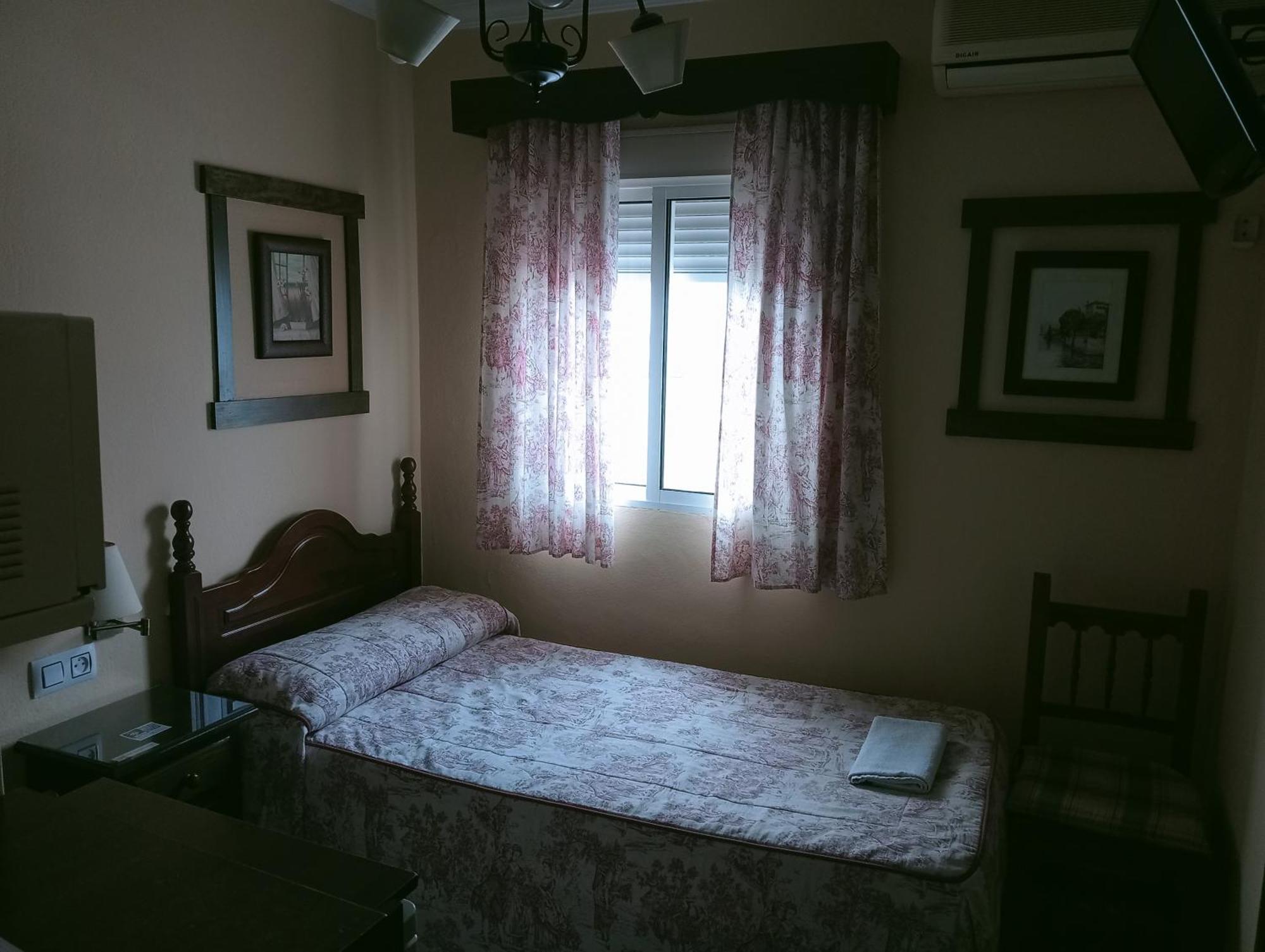 Single Room Private Bathroom