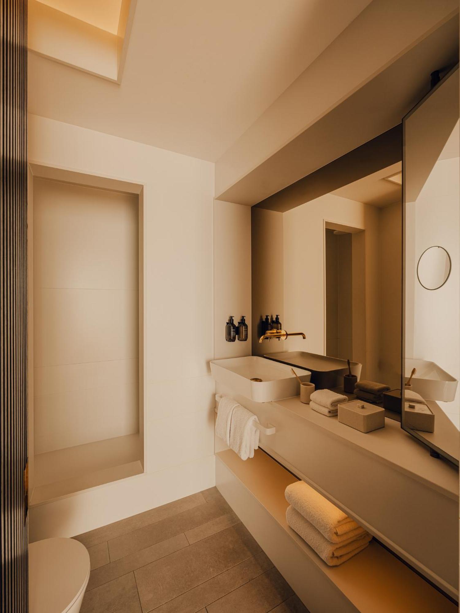 East End Balcony Suite