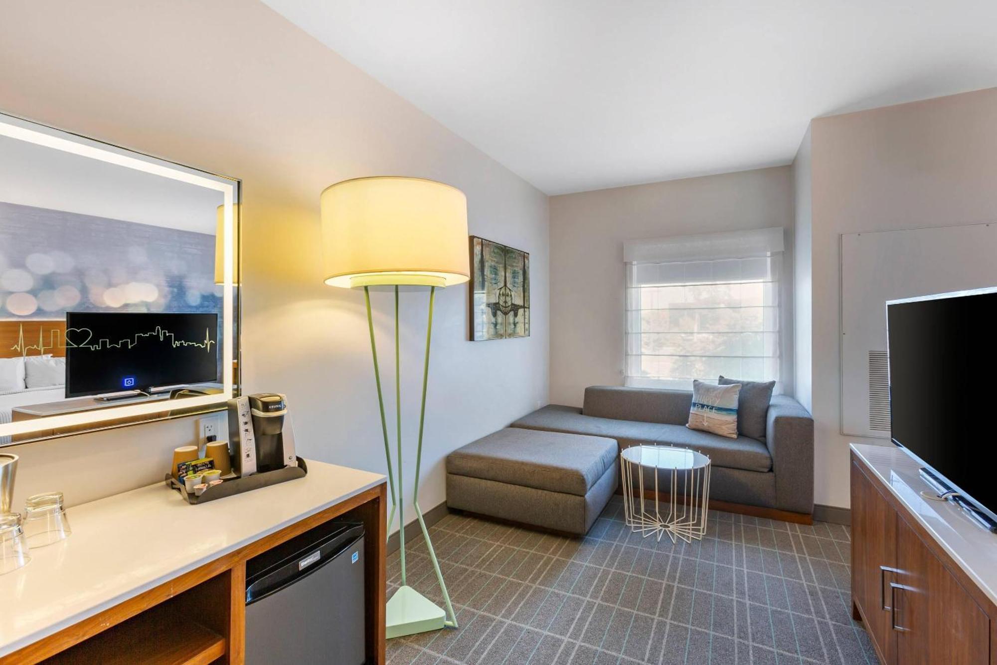 Suite 1 King Bed Non Smoking