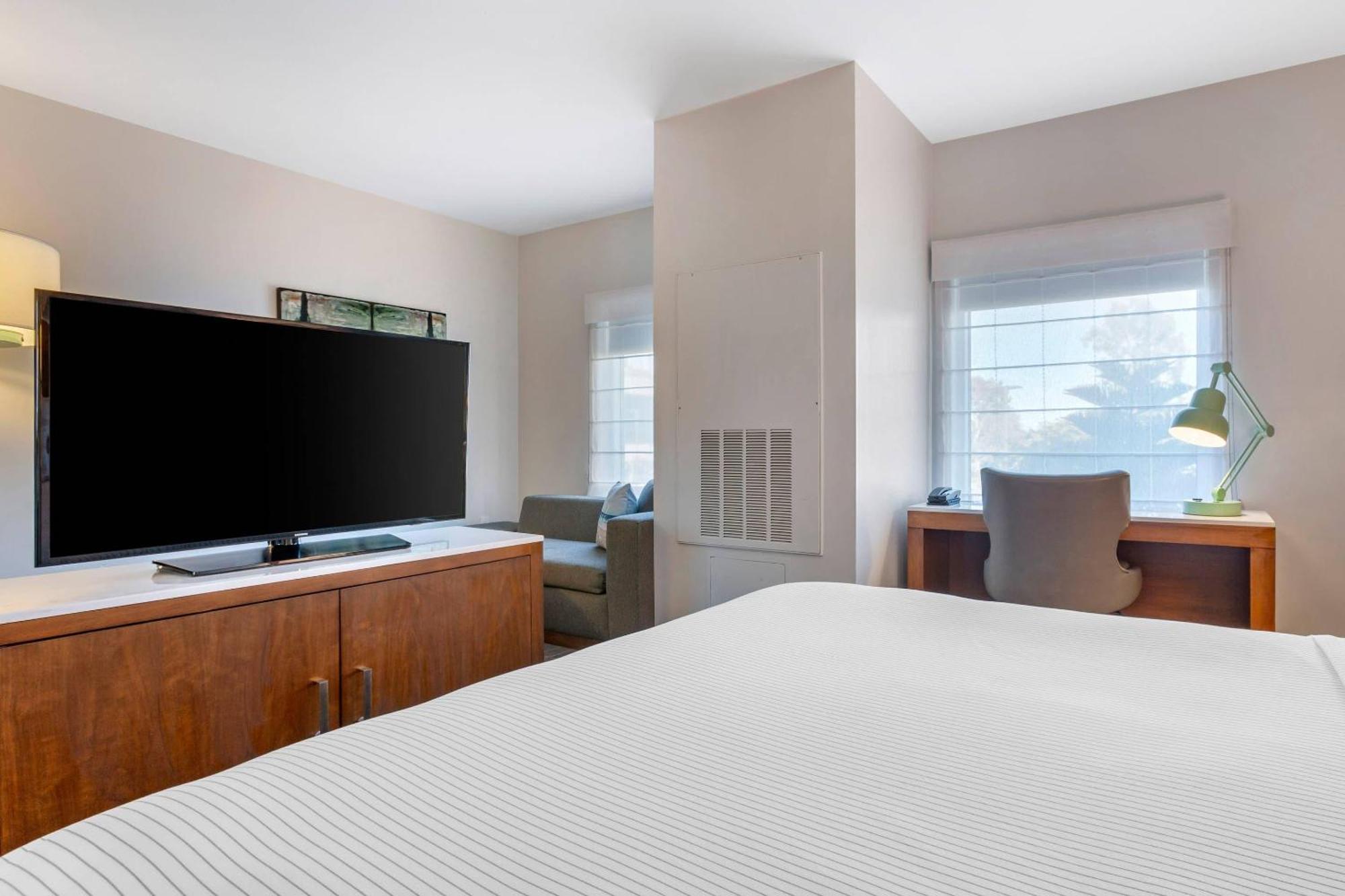 Suite 1 King Bed Non Smoking