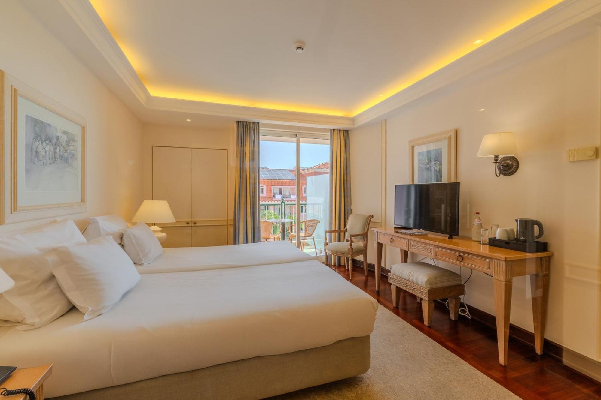 Deluxe Doppel-/Zweibettzimmer mit Balkon