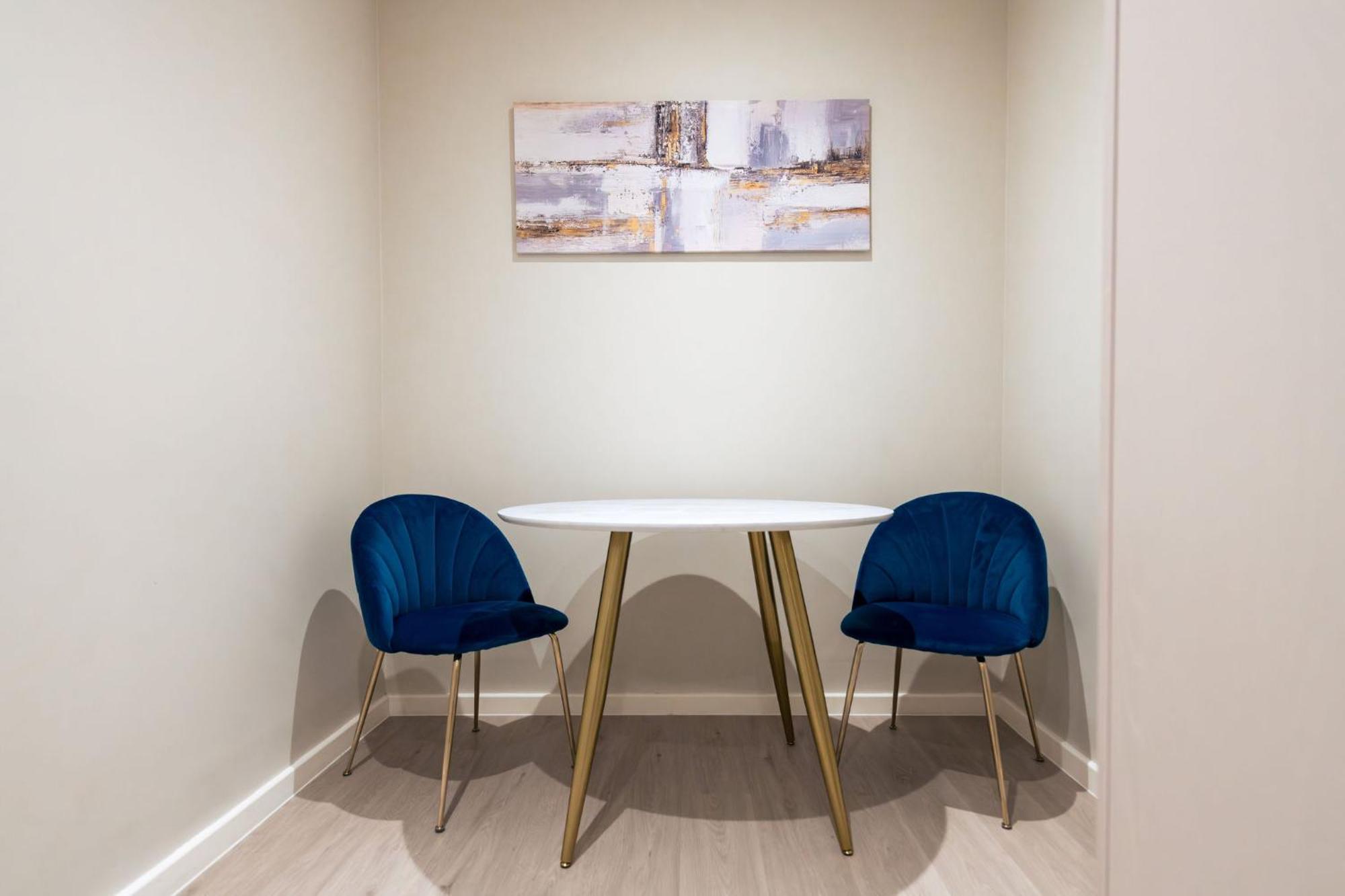 Double Studio Lower Ground Floor No Window
