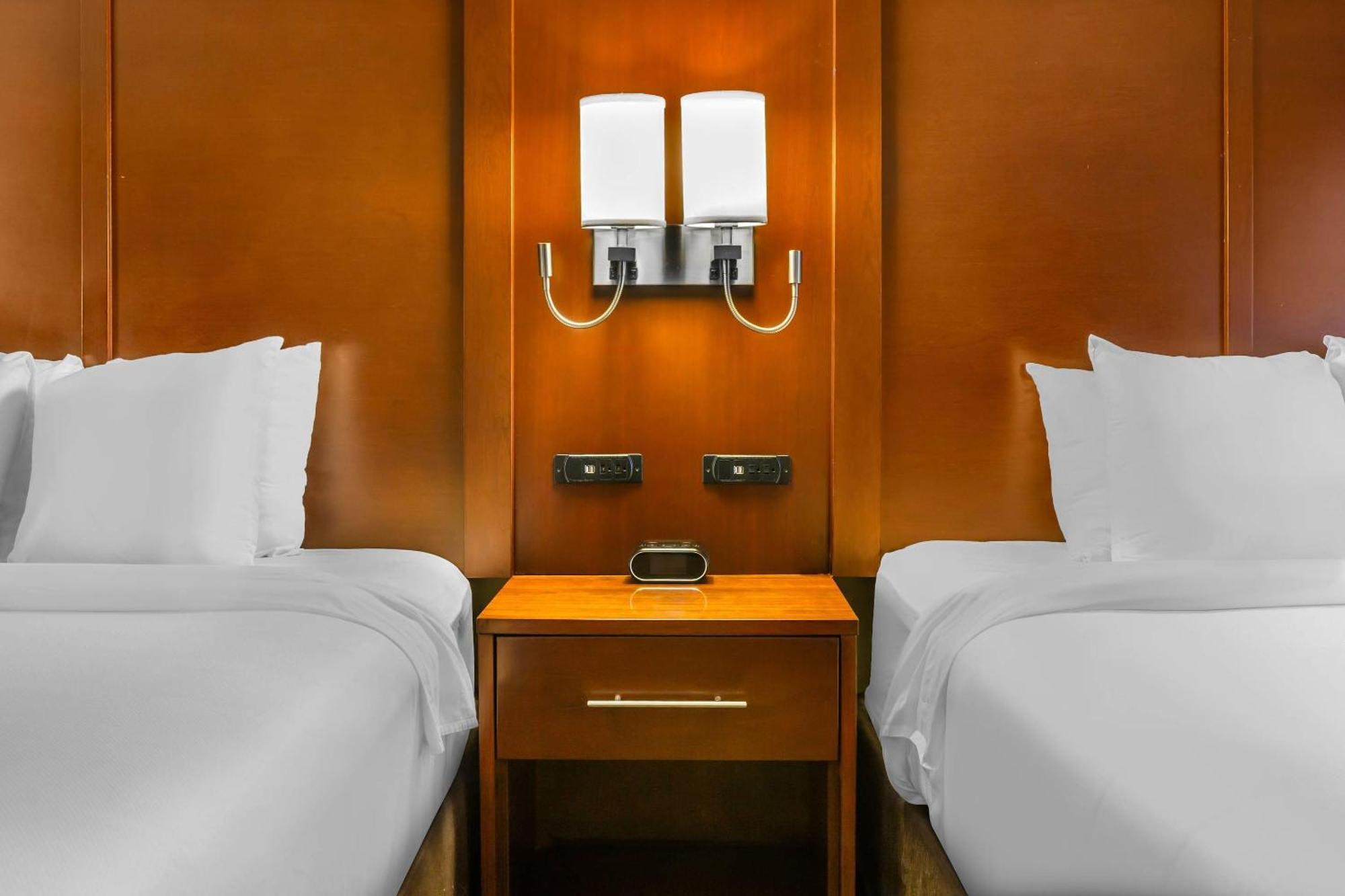 Queen Suite Two Queen Beds
