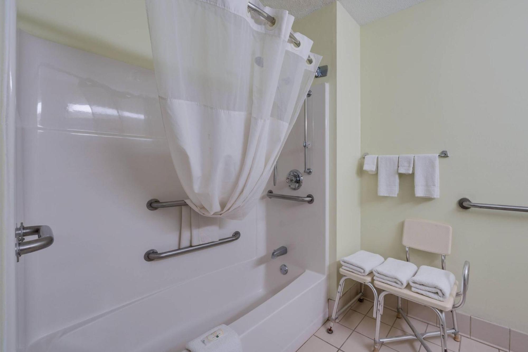 Queen Room Roll Shower Accessible or Non-Smoking