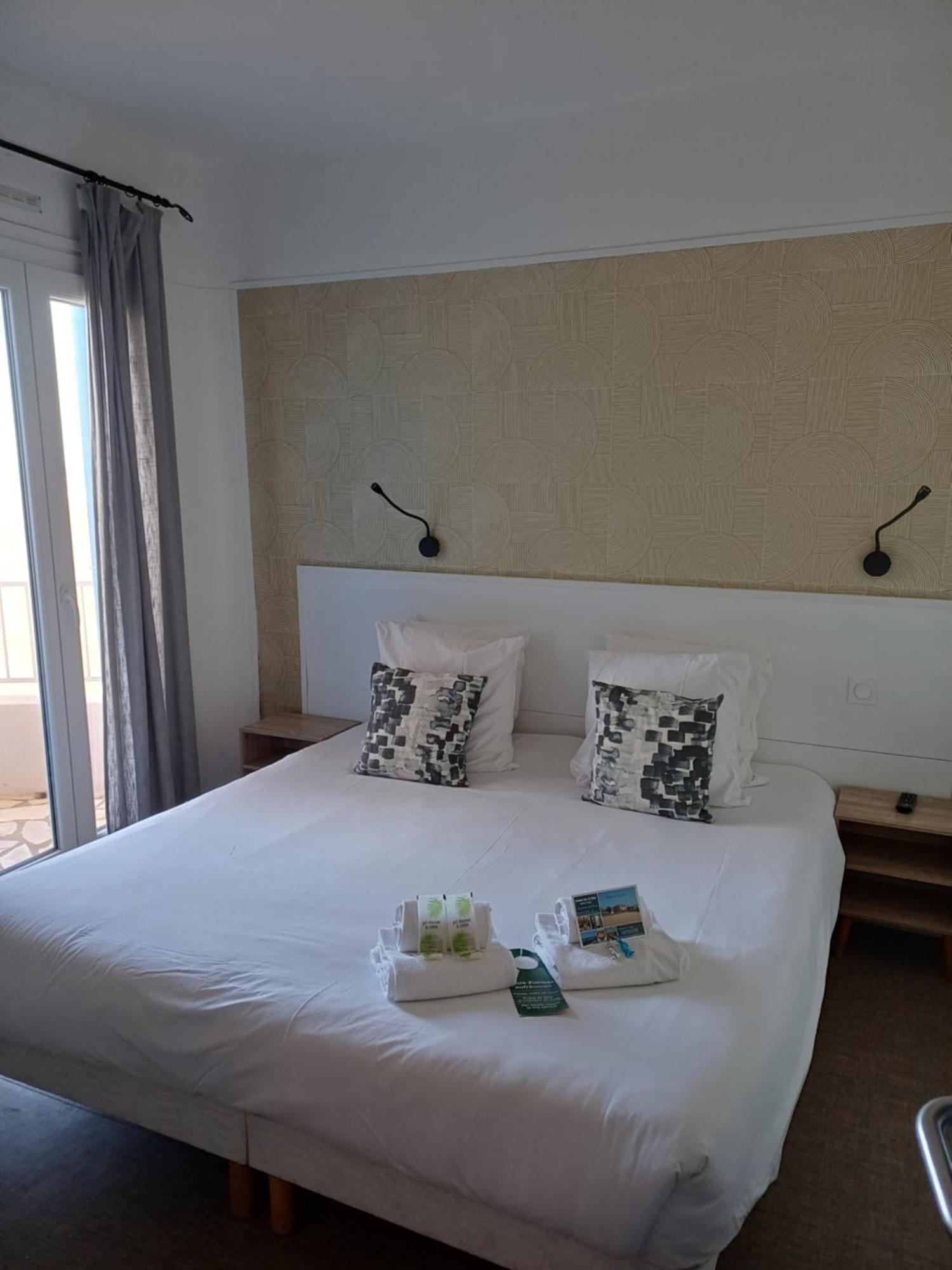 Double Room Balcony Sea Street View