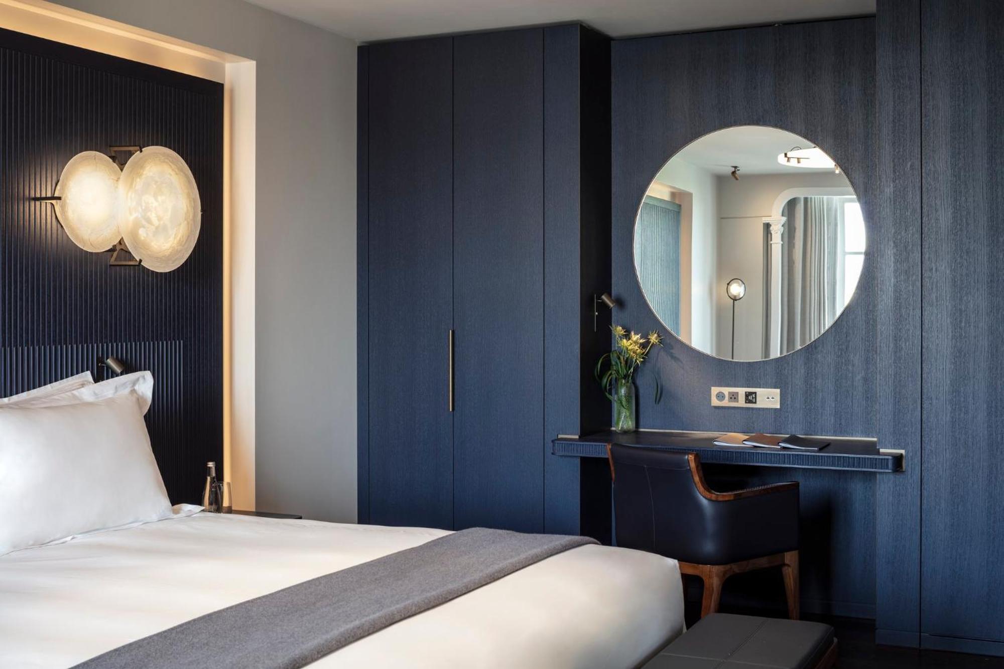 Eiffel View Deluxe Balcony Room