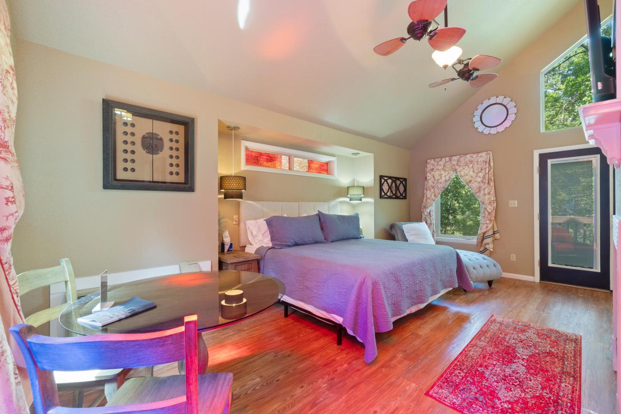 Deluxe King Studio
