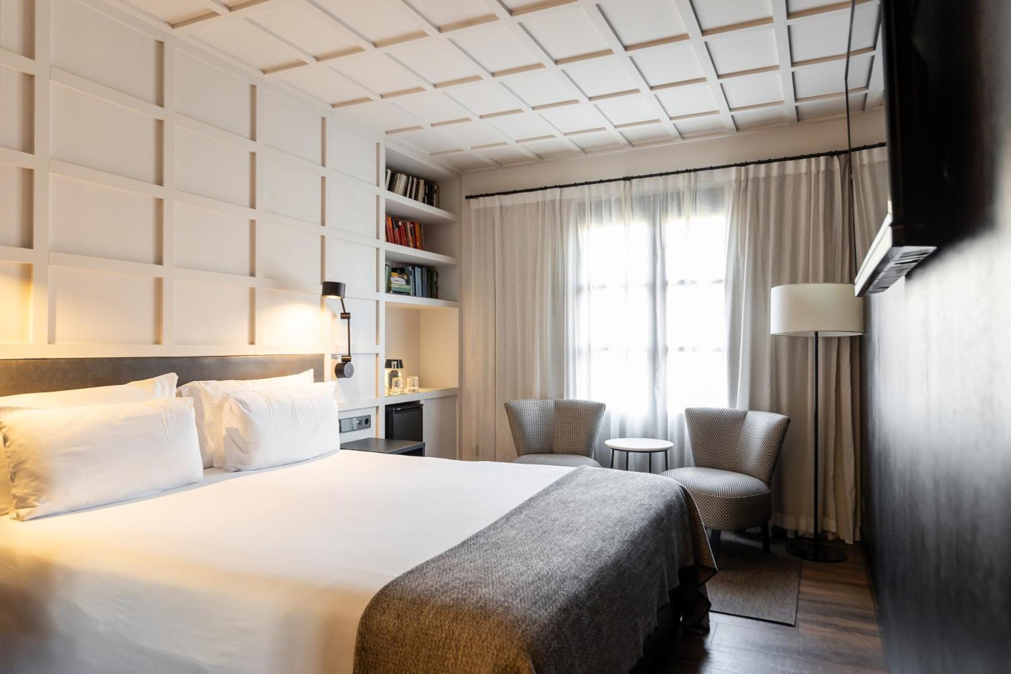 Superior Double Room Ramblas view