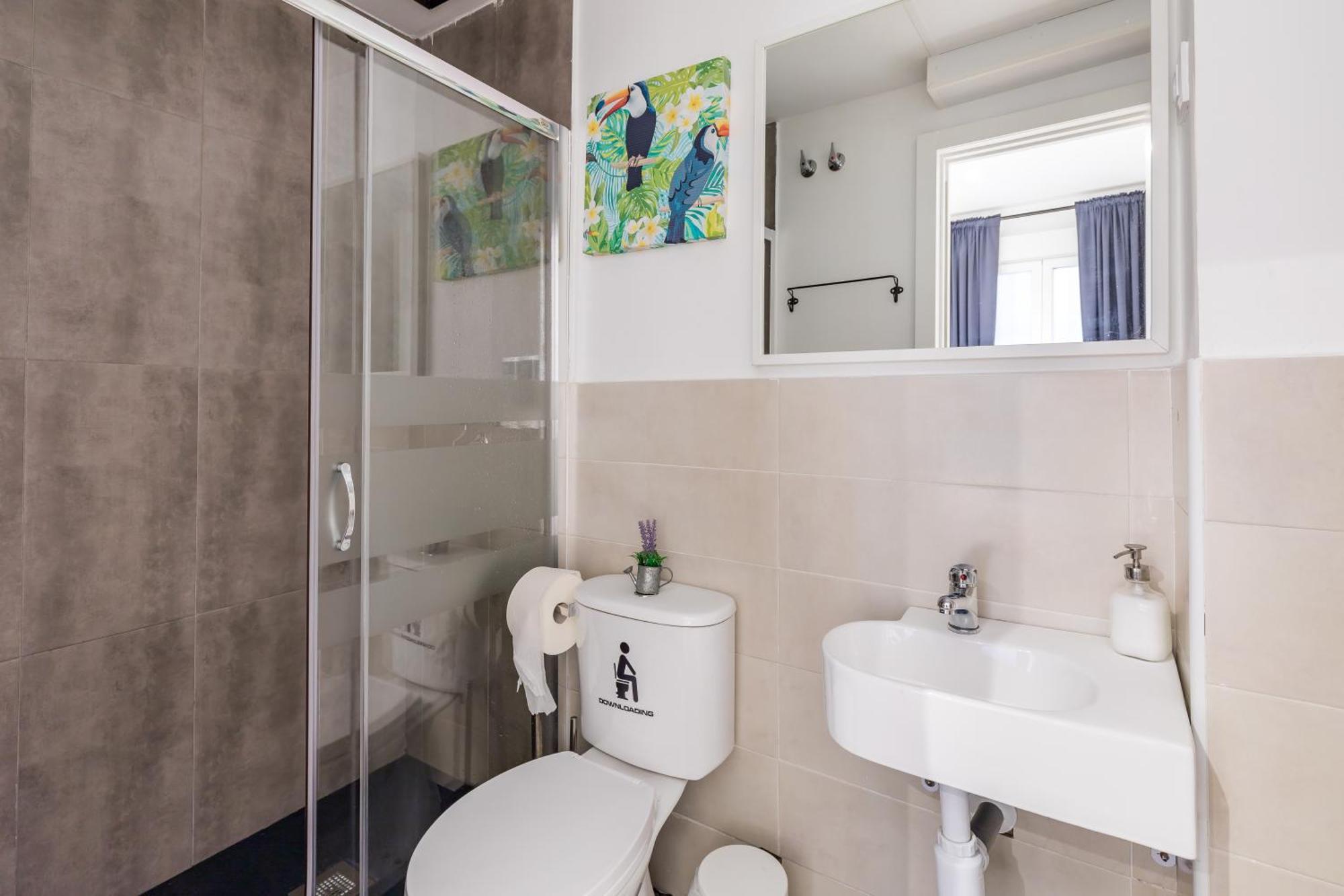 Deluxe Quadruple Room Private Bathroom