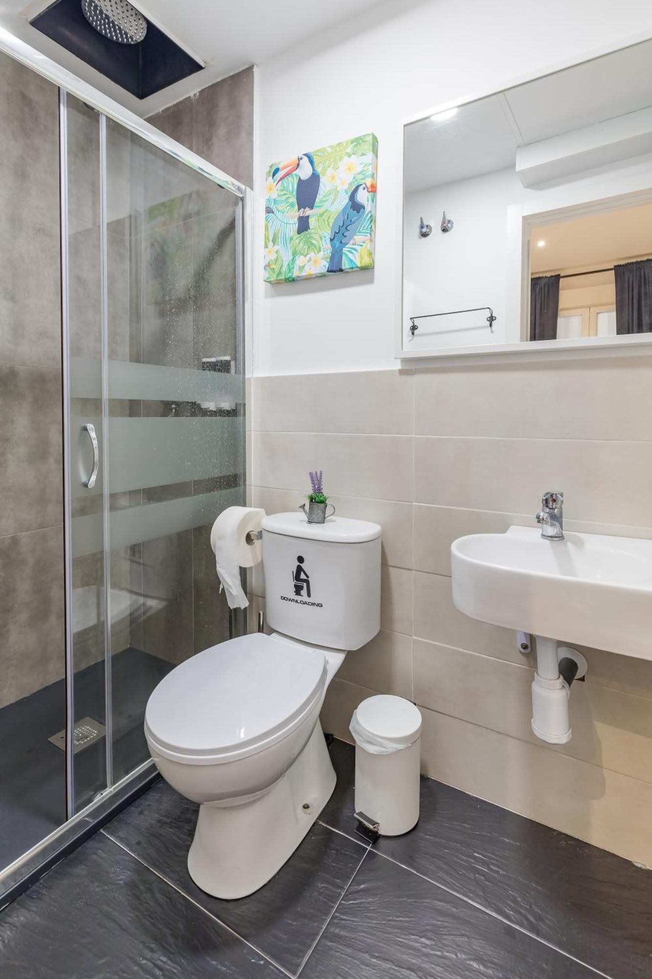 Deluxe Quadruple Room Private Bathroom