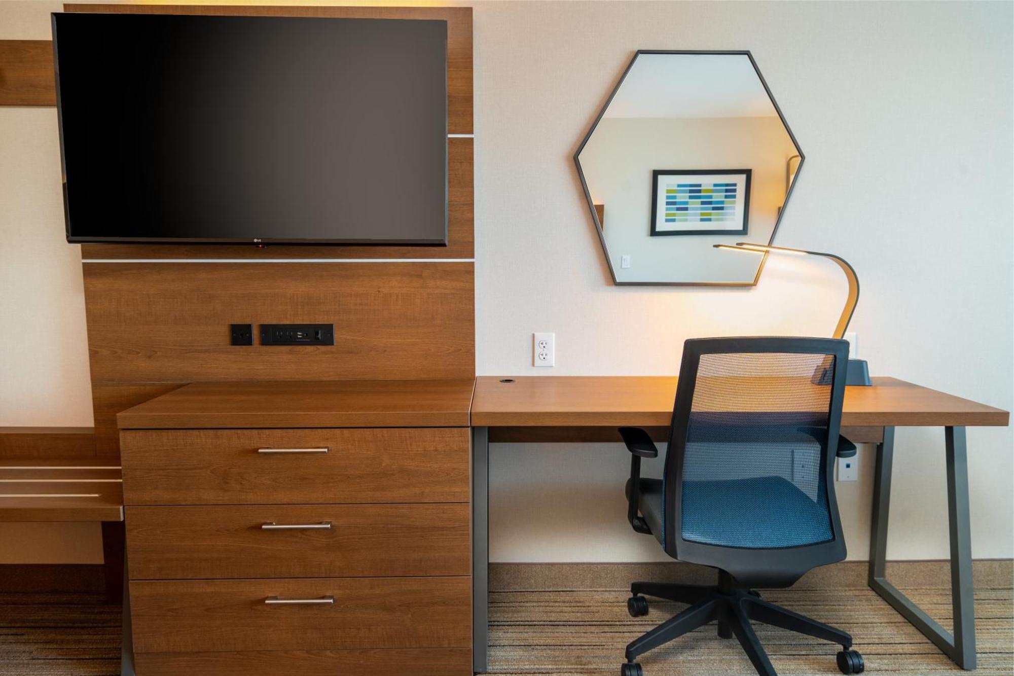 Standard Queen Room Two Queen Beds Communications Accessible