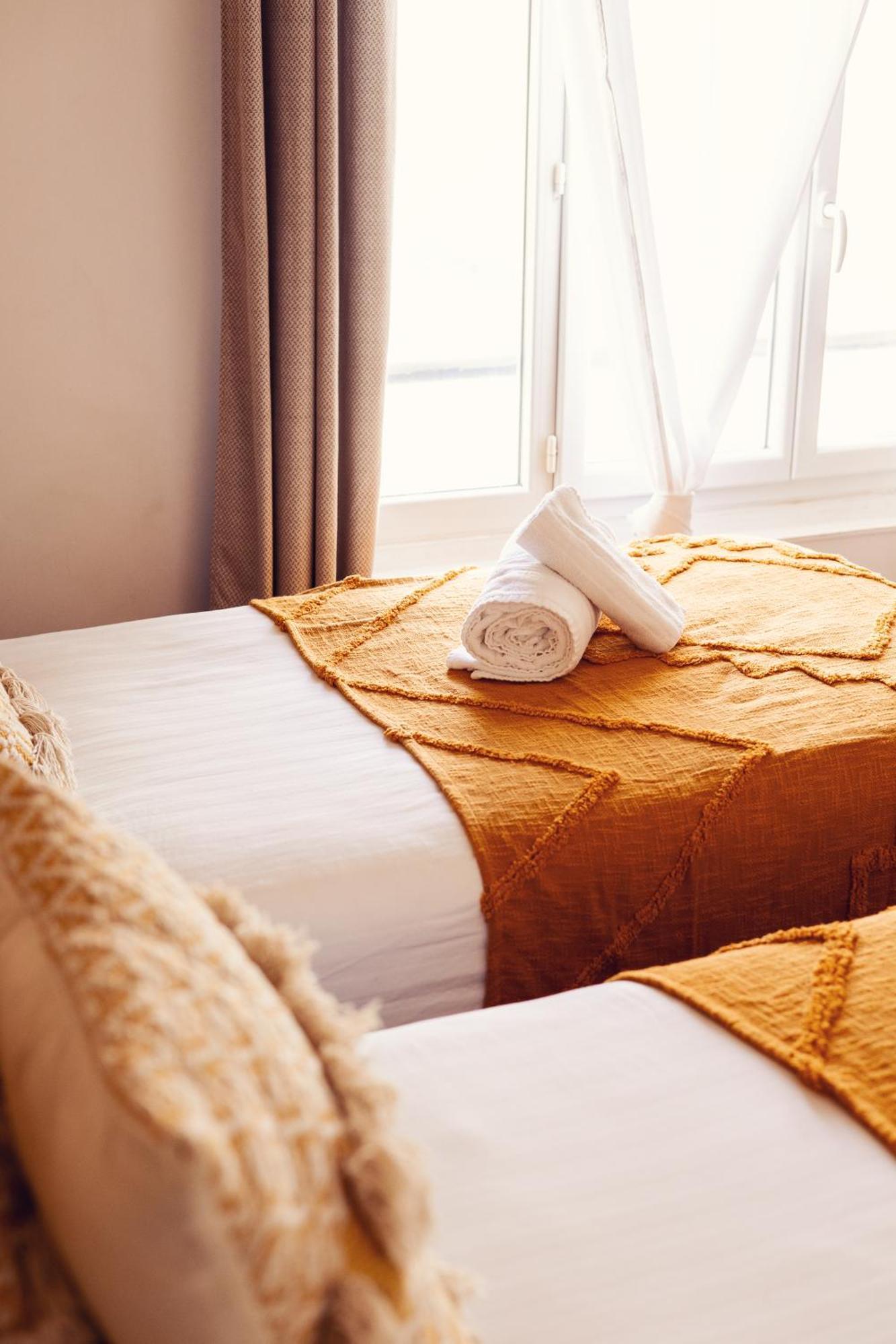 Double or Twin Room Side Sea View