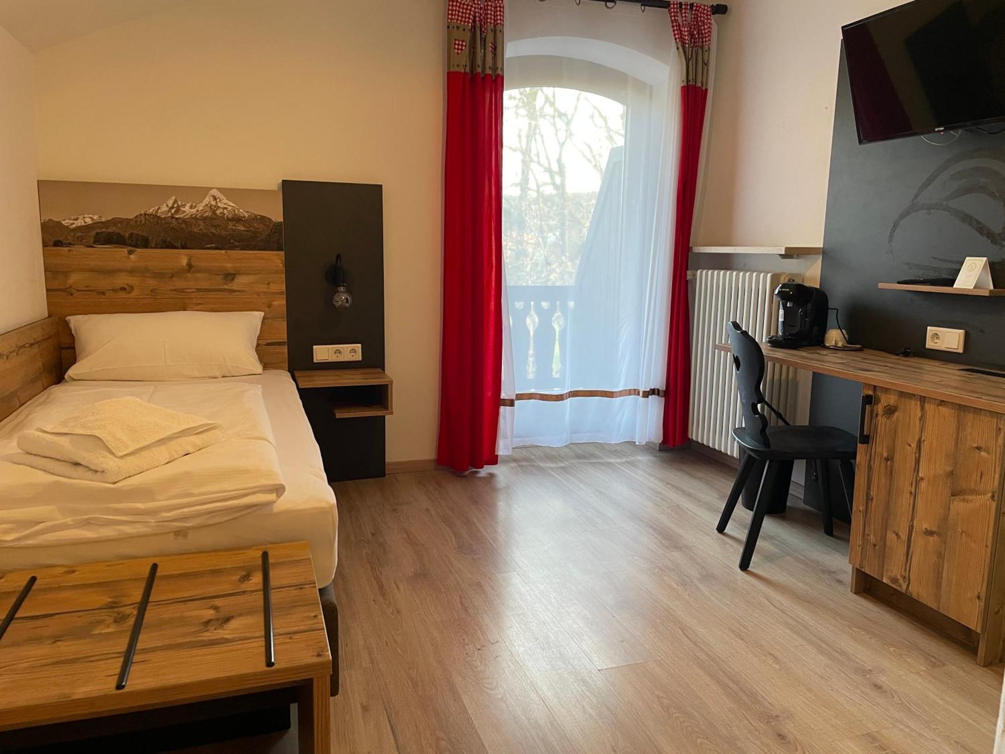 Single Room Mountain View