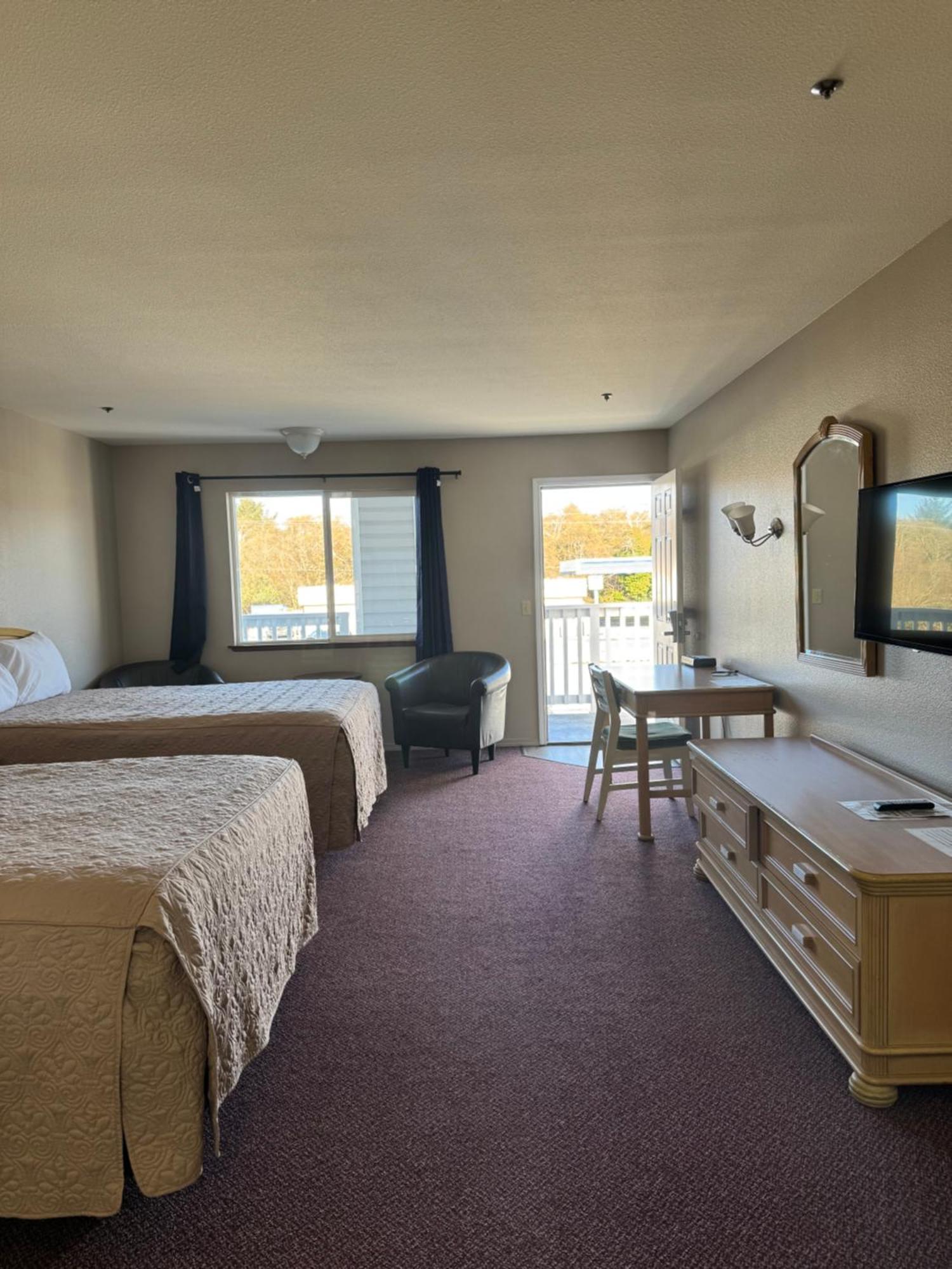 Standard Queen Room
