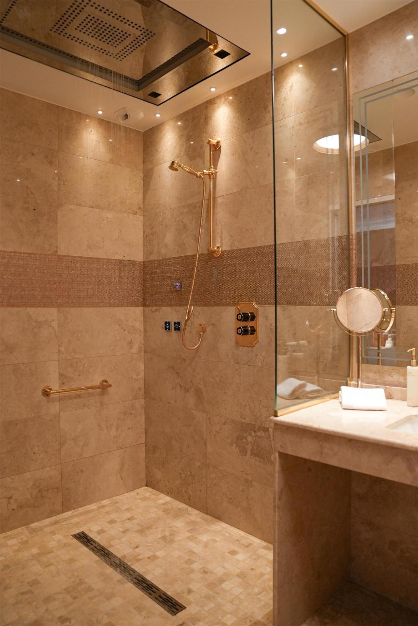 Executive Room – Passion Sensorial Shower