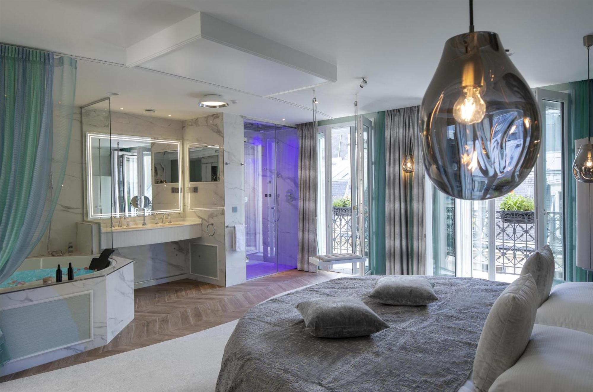 Luxury Room – Extravagant Jacuzzi Balcony