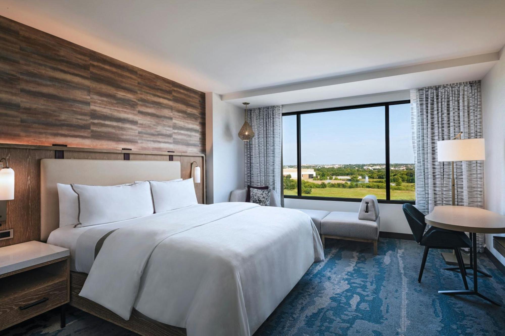 Traditional King Room City View