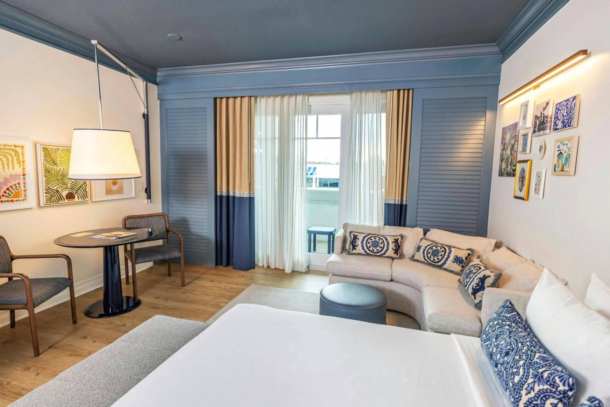 Deluxe Queen Room Two Queen Beds Balcony City View