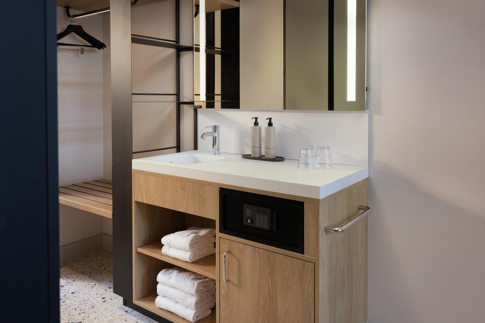 Compact Twin Room