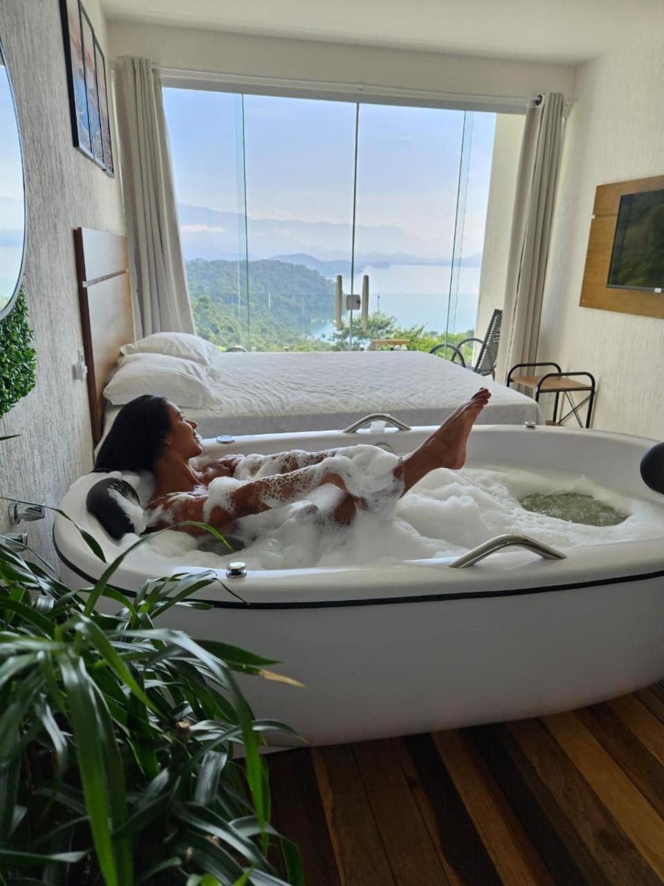 Suite Hot Tub