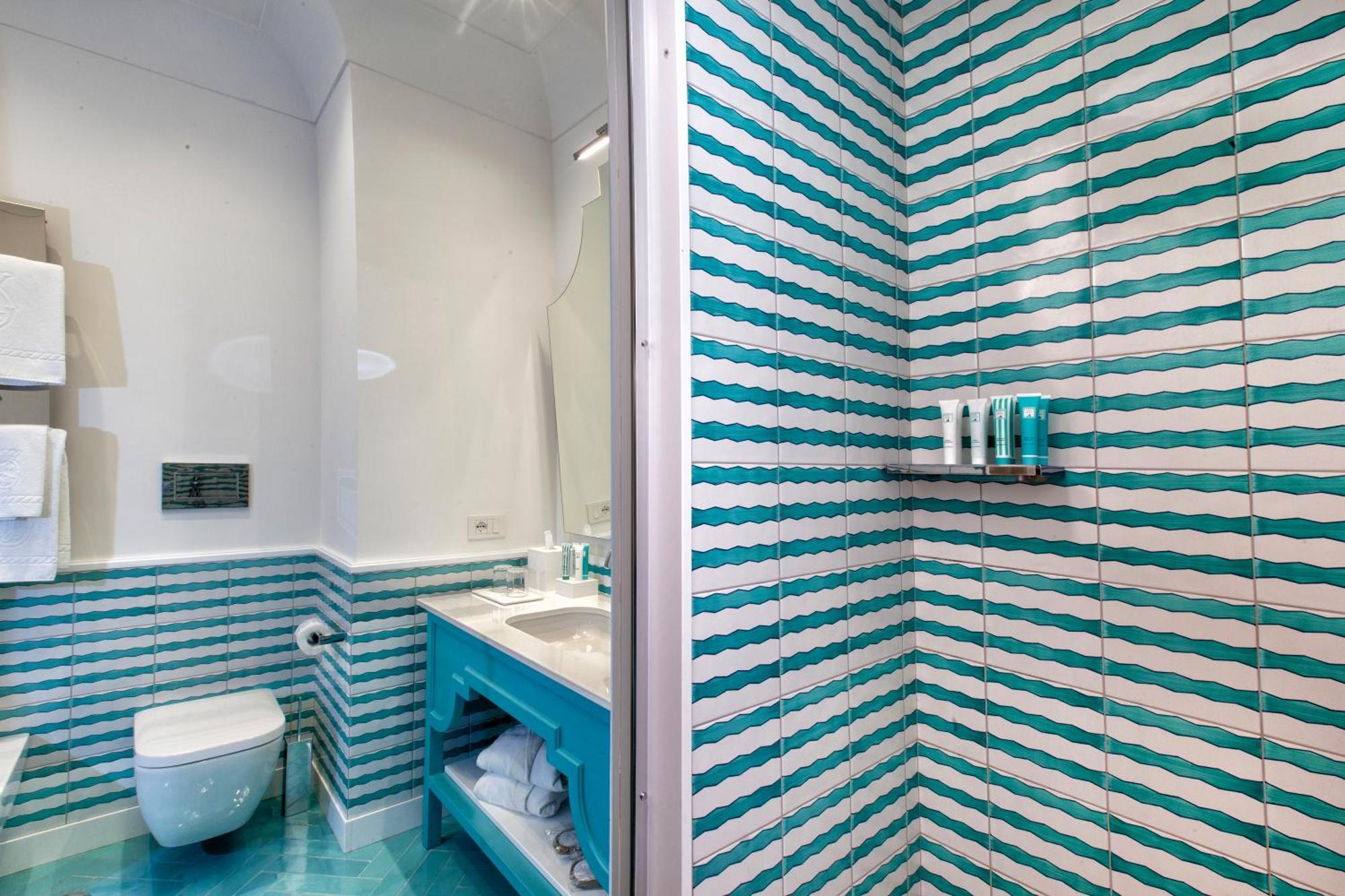 Classic Double or Twin Room Side Sea View