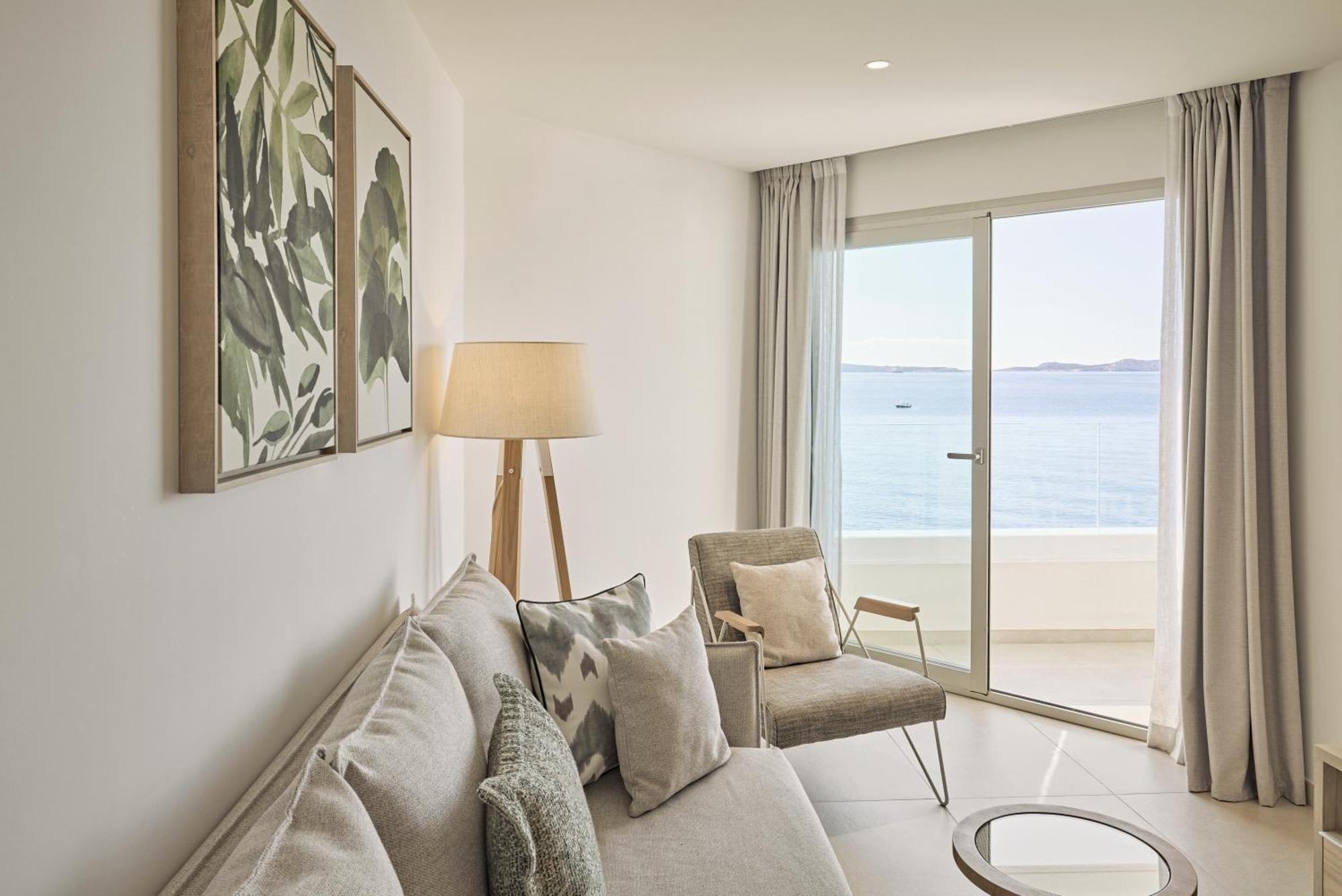 One-Bedroom Suite Panoramic Sea View